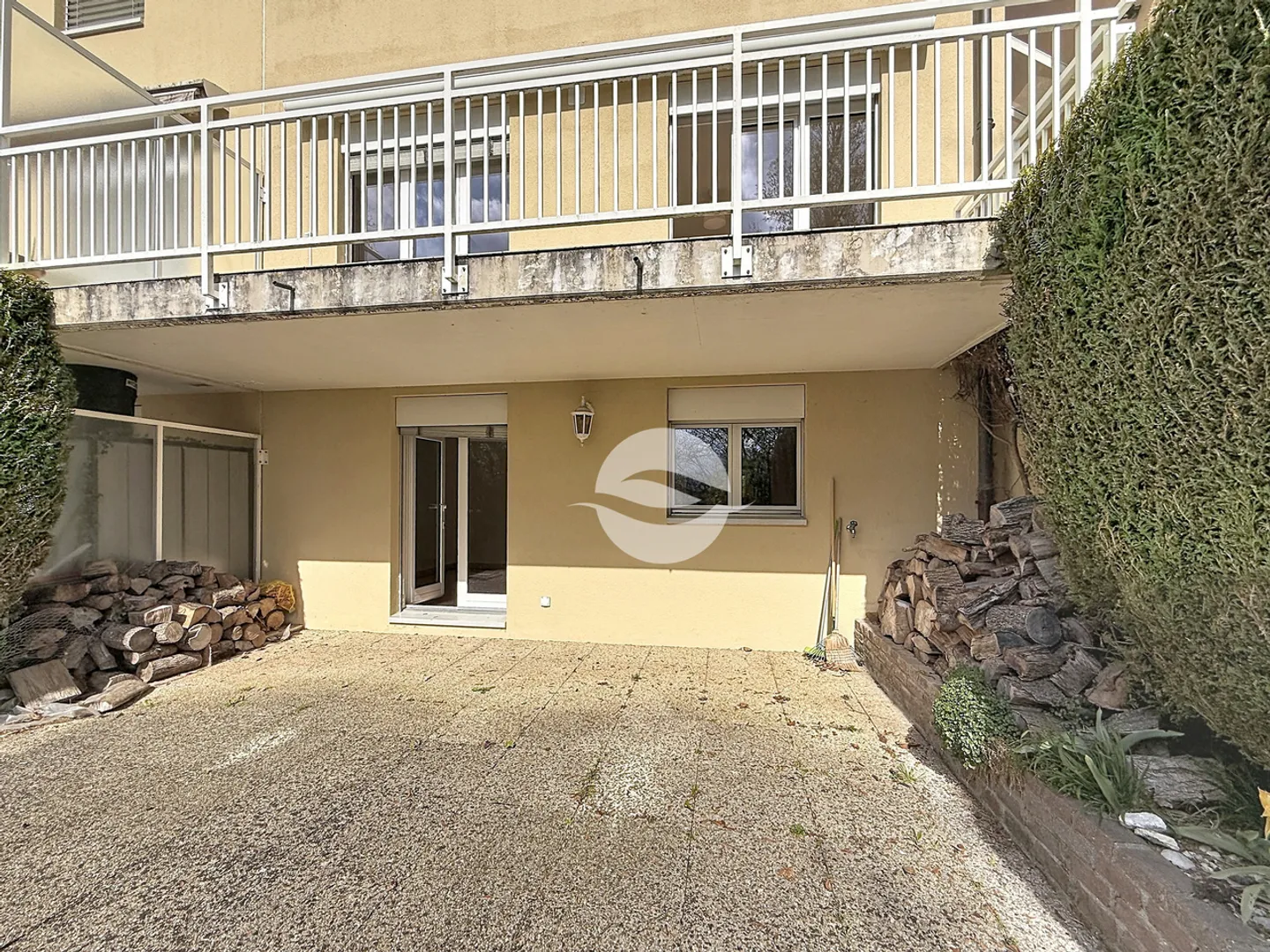 Charming 6-Room Attached House with Garden - Photo 11 of 12