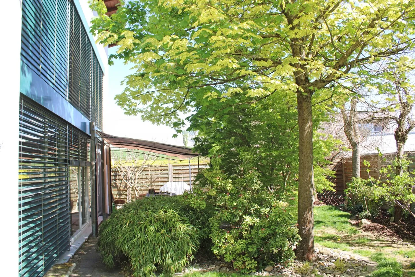 Einzelne 5-Zimmer-Villa in einer grünen Umgebung - Foto 14 von 15