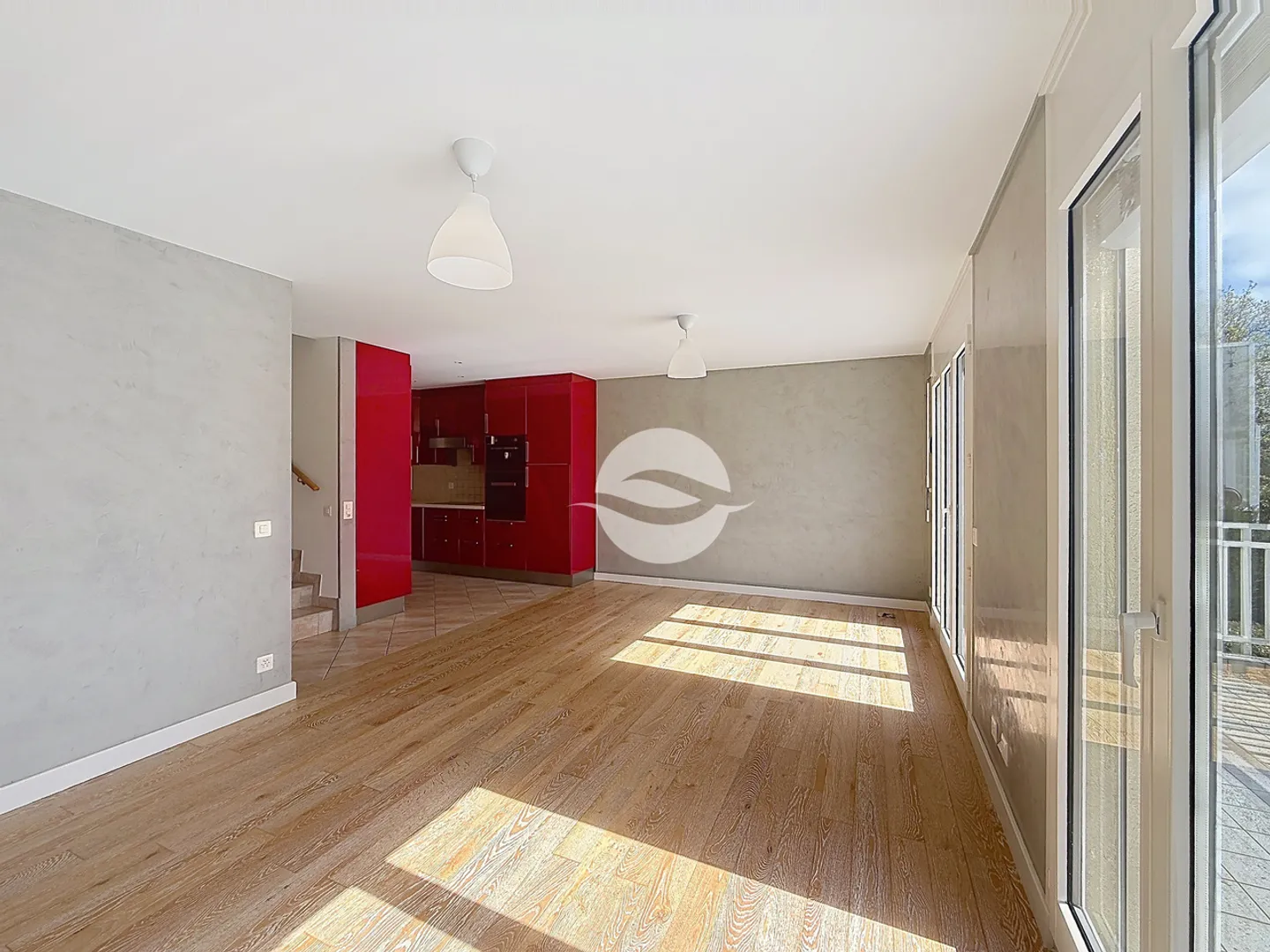 Charming 6-Room Attached House with Garden - Photo 2 of 12