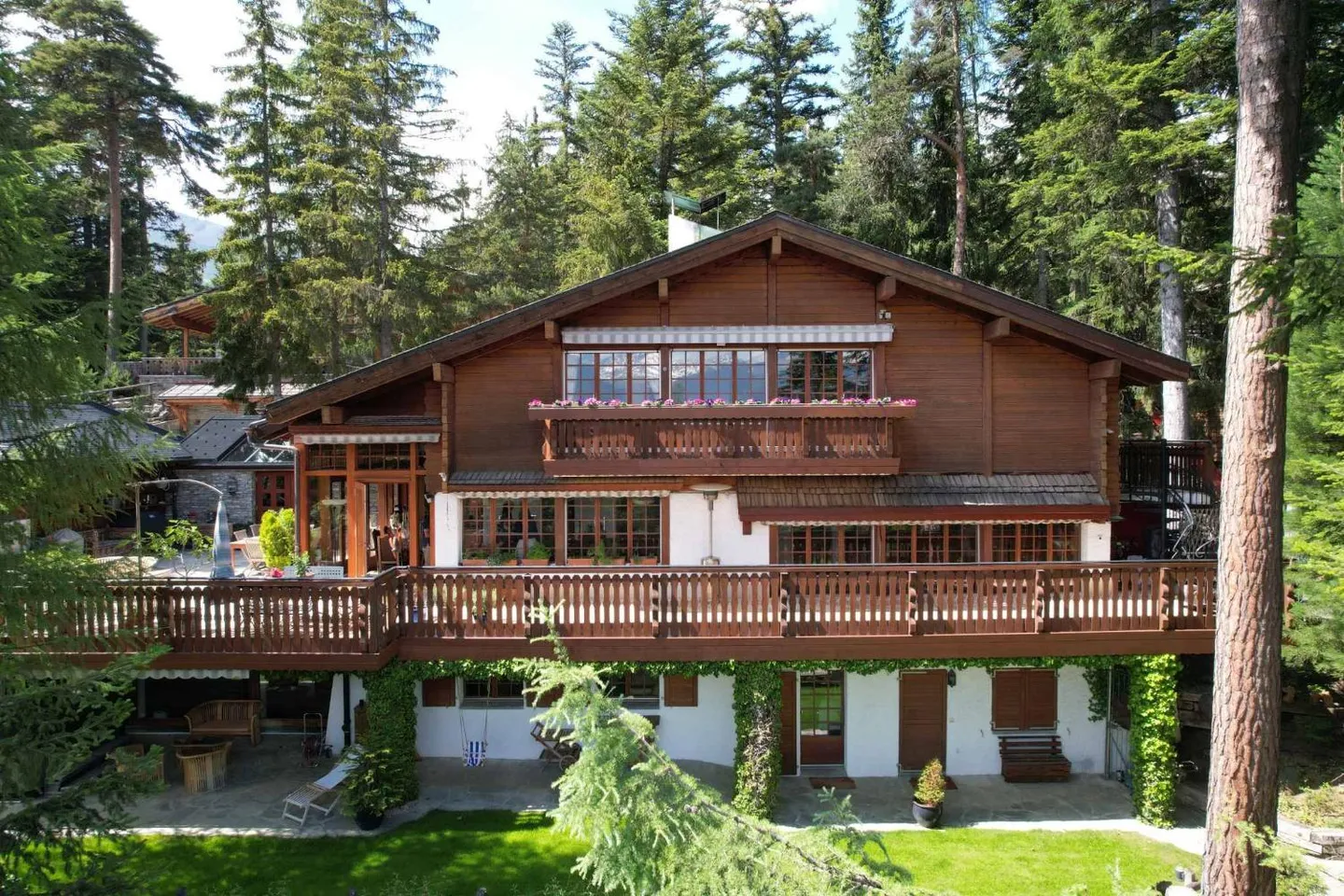 Chalet 10,5 Zimmer - Foto 1 von 7