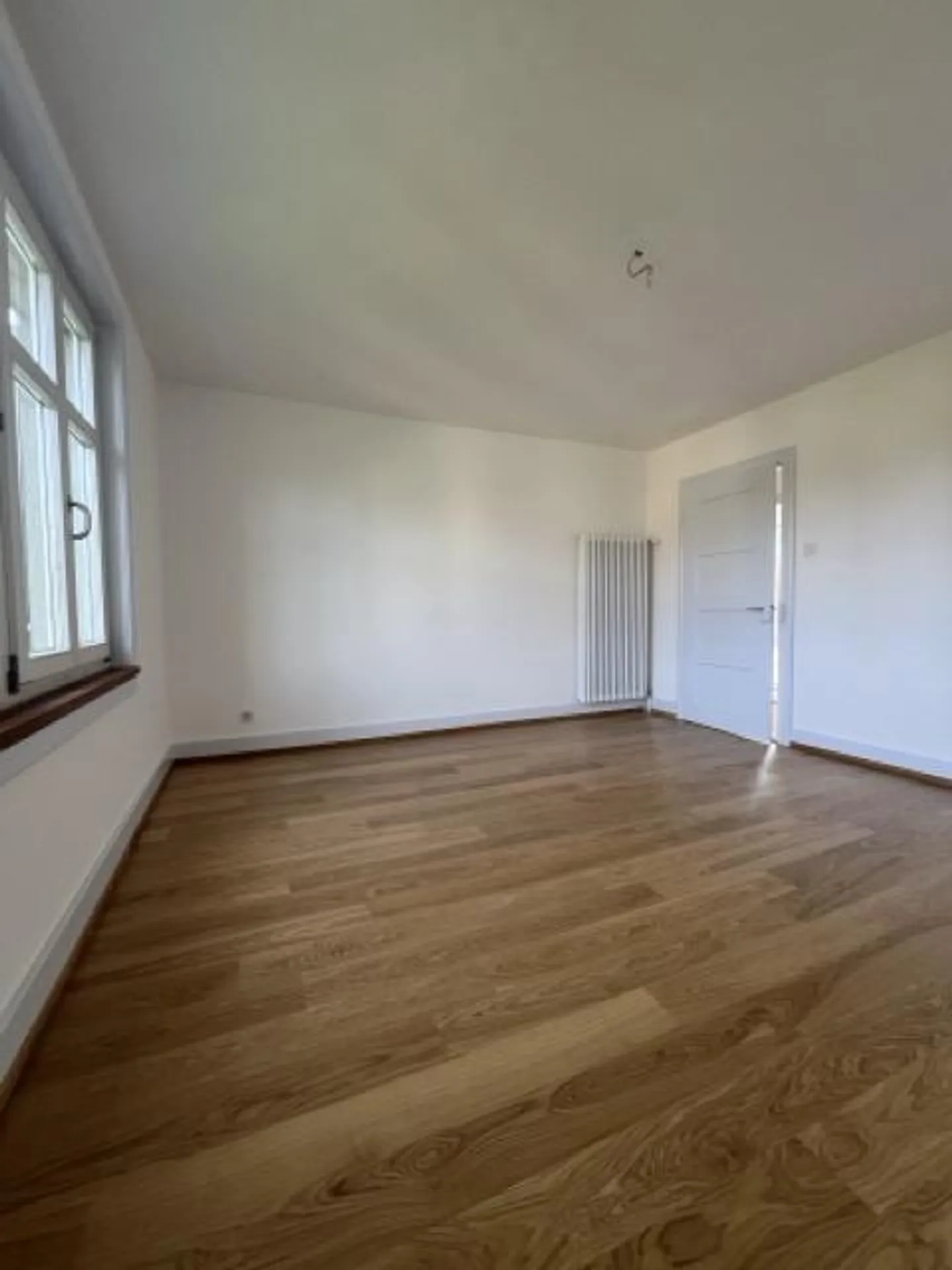 Stylish living under the roof – freshly renovated 2-room apartment with special charm - Photo 13 of 14
