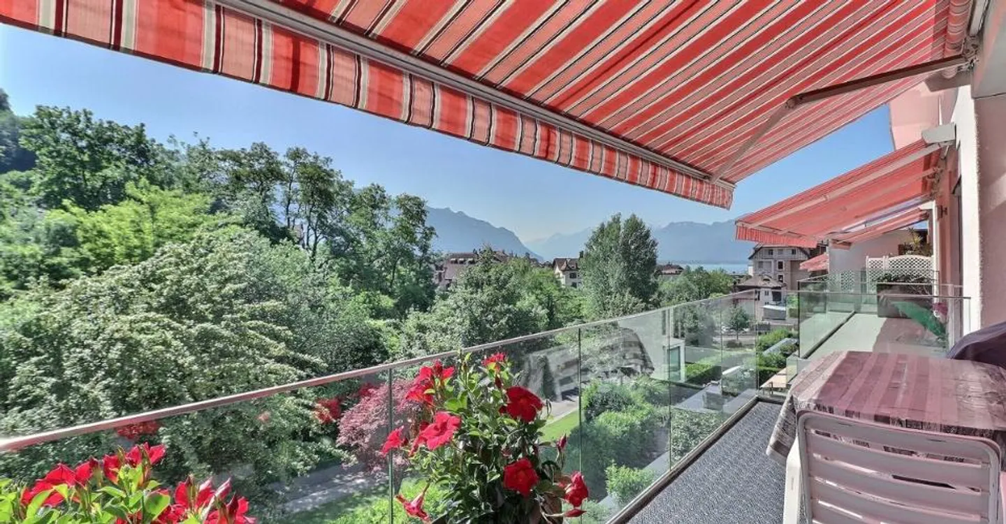 FÜR INVESTOREN: VERMIETETE WOHNUNG MIT 5,5 ZIMMERN IN EINEM SEHR RUHIGEN VIERTEIL - Foto 1 von 11