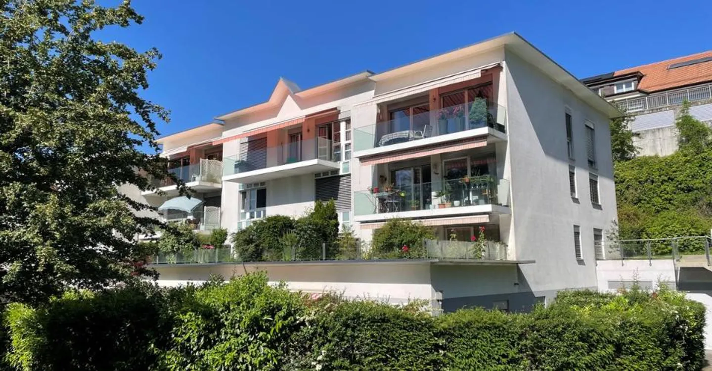 FÜR INVESTOREN: VERMIETETE WOHNUNG MIT 5,5 ZIMMERN IN EINEM SEHR RUHIGEN VIERTEIL - Foto 4 von 11