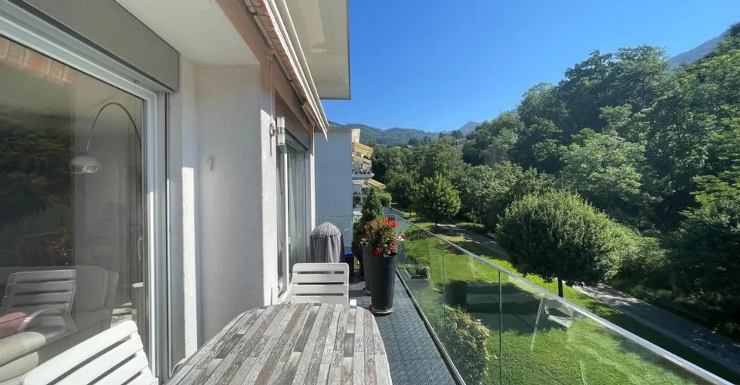 FÜR INVESTOREN: VERMIETETE WOHNUNG MIT 5,5 ZIMMERN IN EINEM SEHR RUHIGEN VIERTEIL - Foto 5 von 11