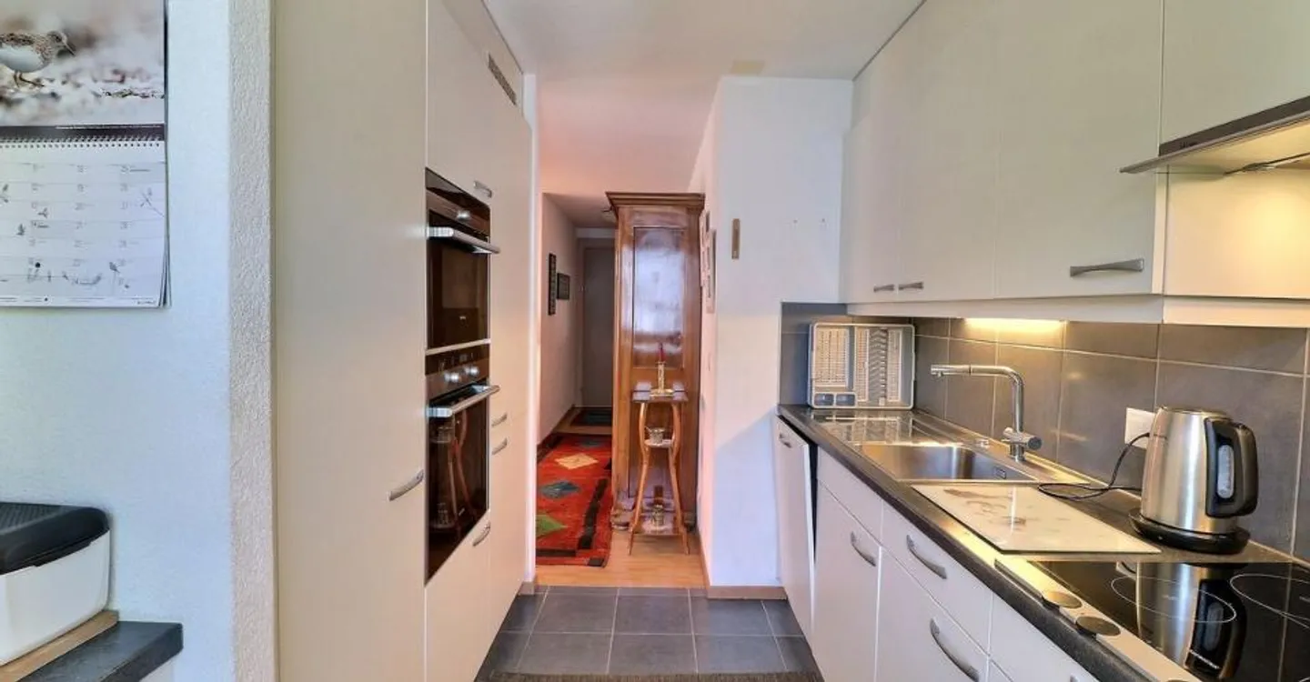 FÜR INVESTOREN: VERMIETETE WOHNUNG MIT 5,5 ZIMMERN IN EINEM SEHR RUHIGEN VIERTEIL - Foto 6 von 11