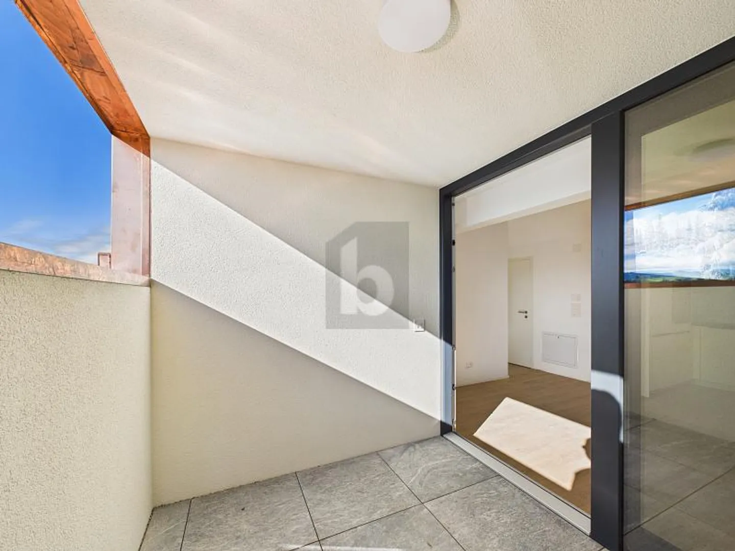 Penthouse for rent - Photo 5 of 6