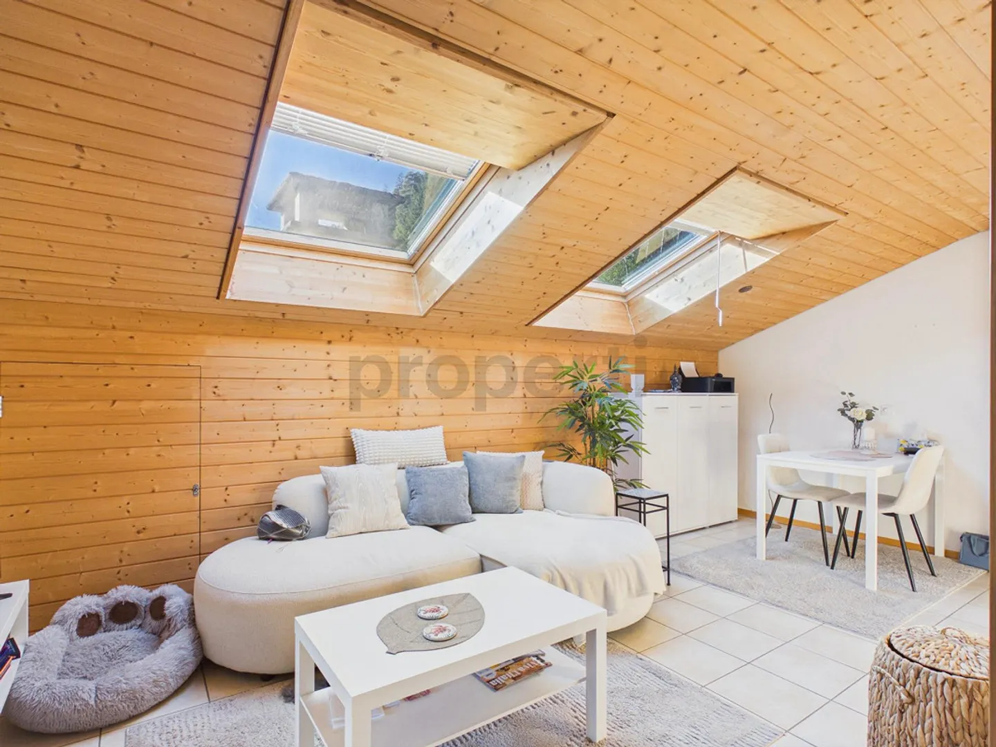Balcone sud con vista magnifica sulle montagne: Accogliente attico, parcheggio incluso, vicino al Crestasee. Possibilità di seconda casa - Foto 1 di 10