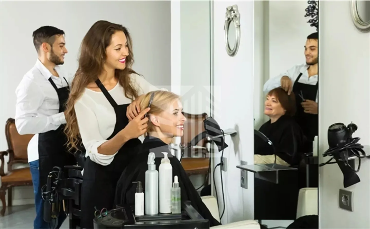 Hairdressing salon with independent premises - Photo 1 of 1