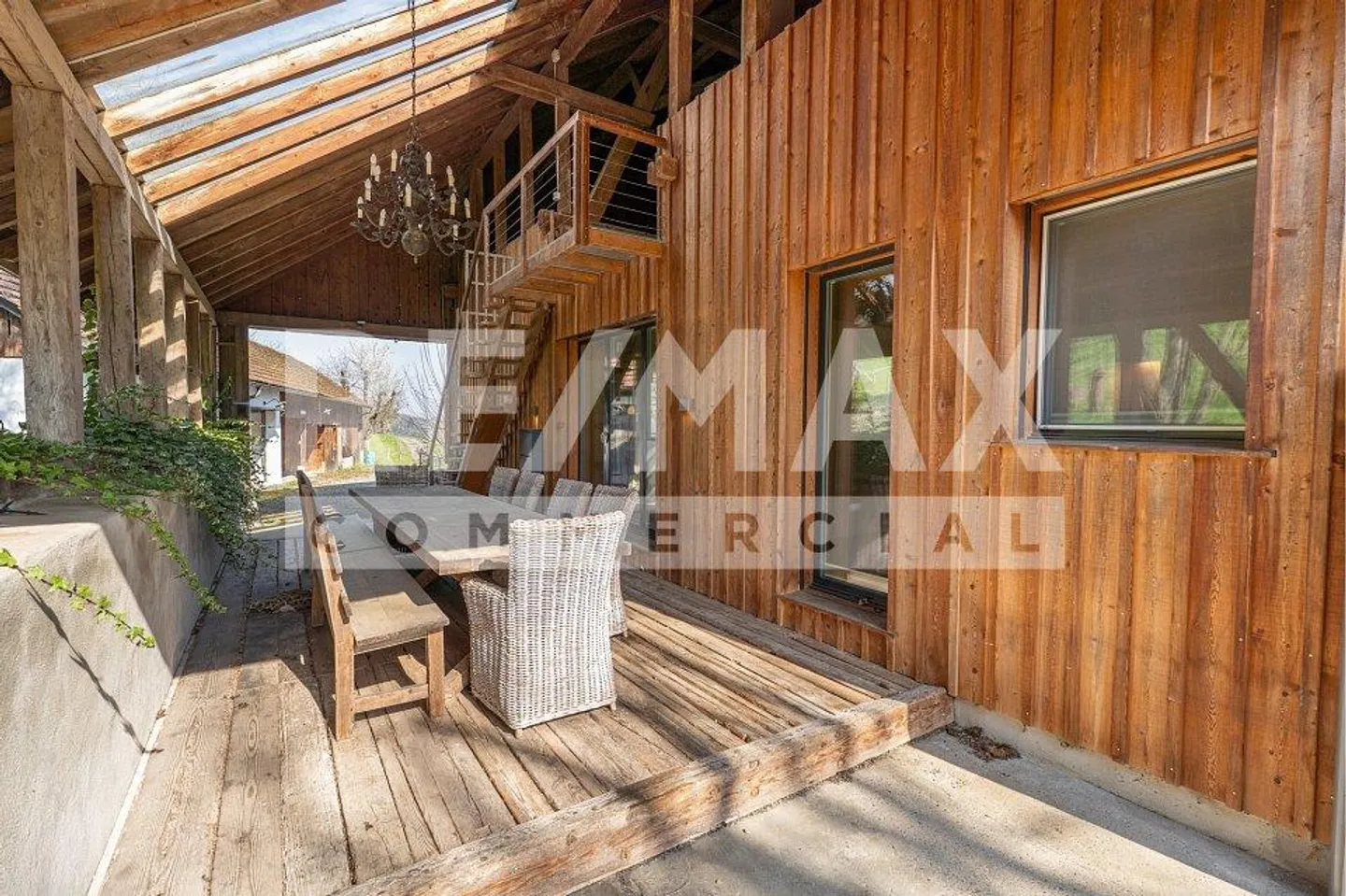 Unique estate with plenty of space and views - Photo 5 of 10