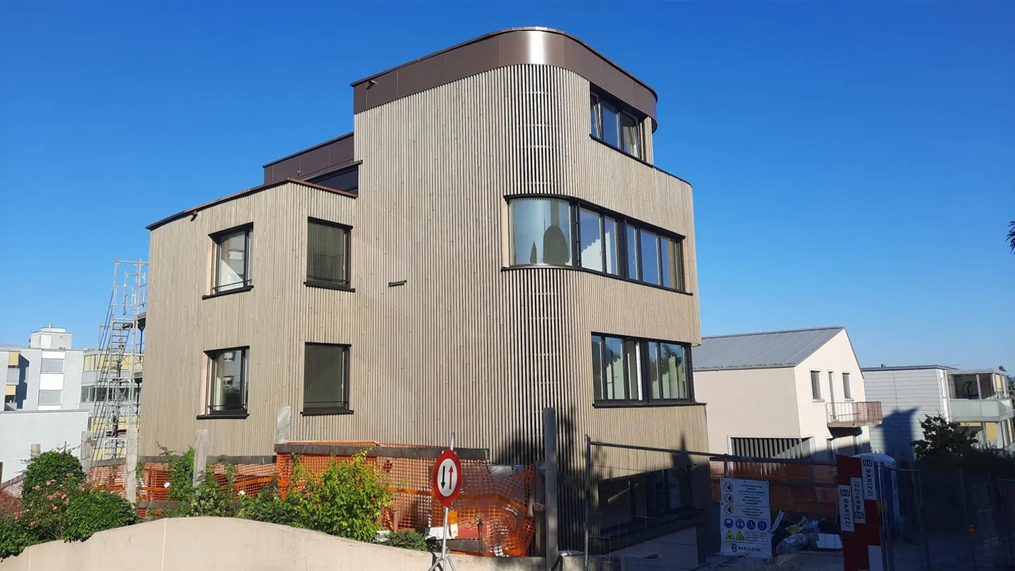 Moderno appartamento di 5 stanze con area giardino di 160 m2 - Foto 1 di 14
