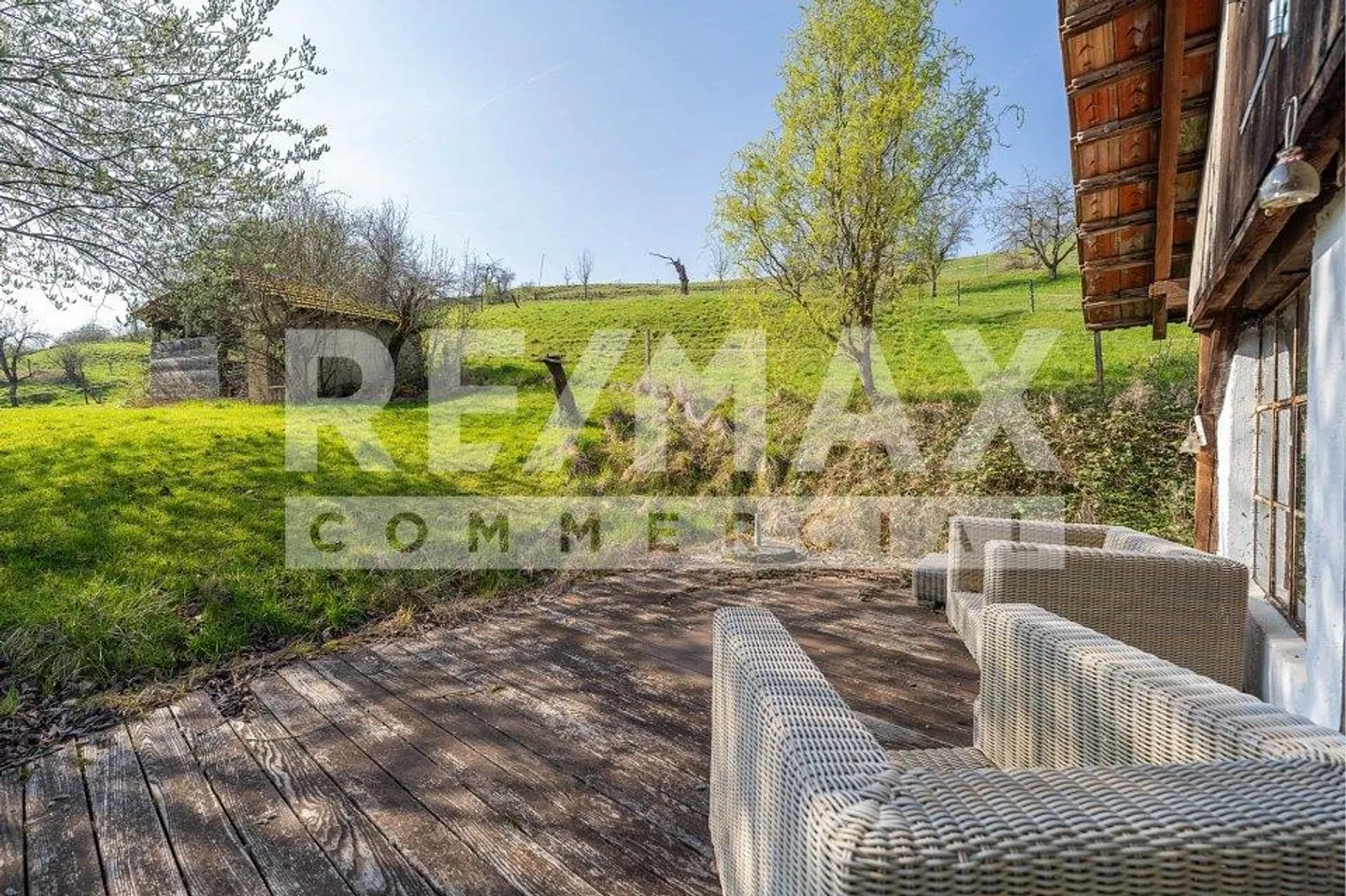 Unique estate with plenty of space and views - Photo 8 of 10