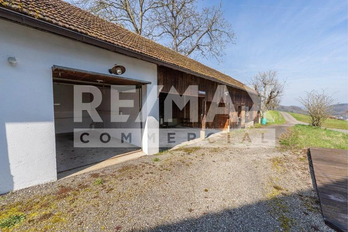 Unique estate with plenty of space and views - Photo 9 of 10