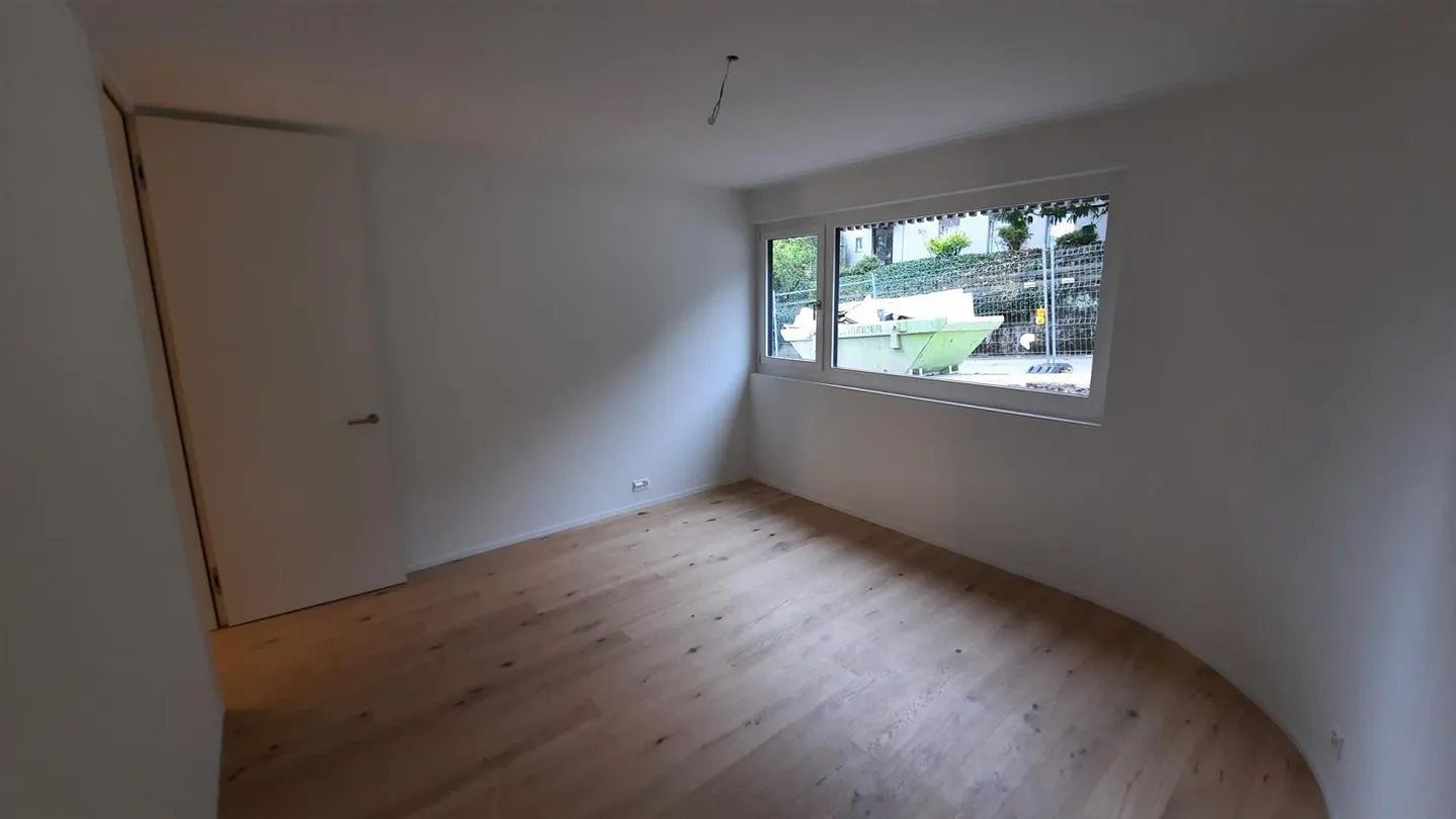 Moderno appartamento di 5 stanze con area giardino di 160 m2 - Foto 12 di 14