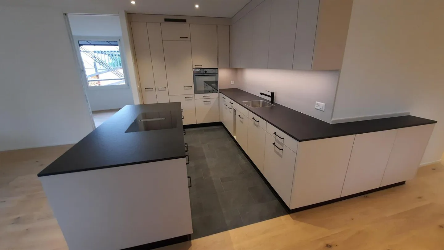 Moderno appartamento di 5 stanze con area giardino di 160 m2 - Foto 2 di 14