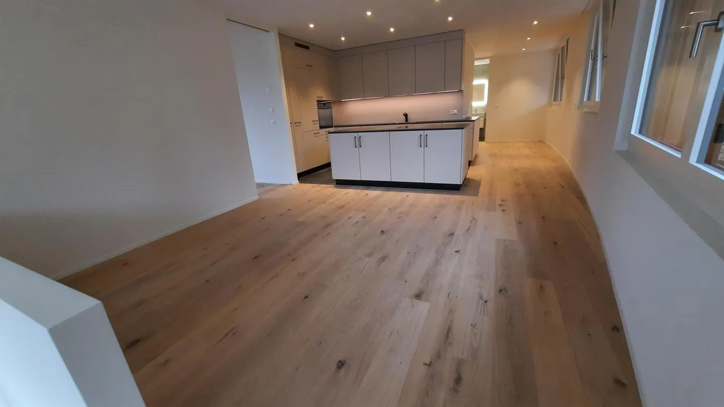 Moderno appartamento di 5 stanze con area giardino di 160 m2 - Foto 4 di 14