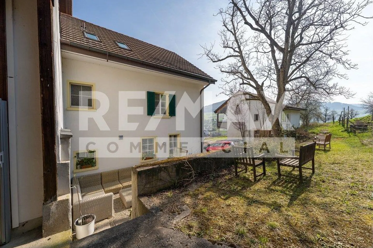 Unique estate with plenty of space and views - Photo 7 of 10