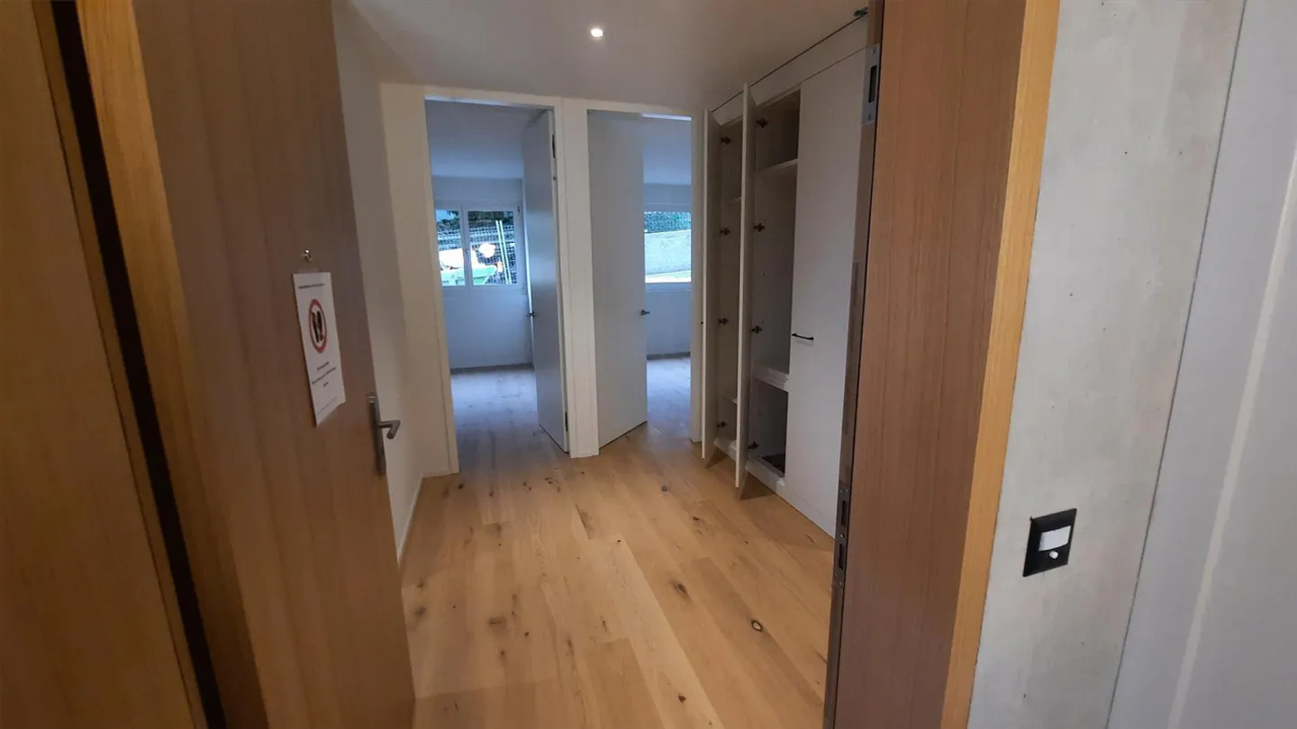 Moderno appartamento di 5 stanze con area giardino di 160 m2 - Foto 5 di 14