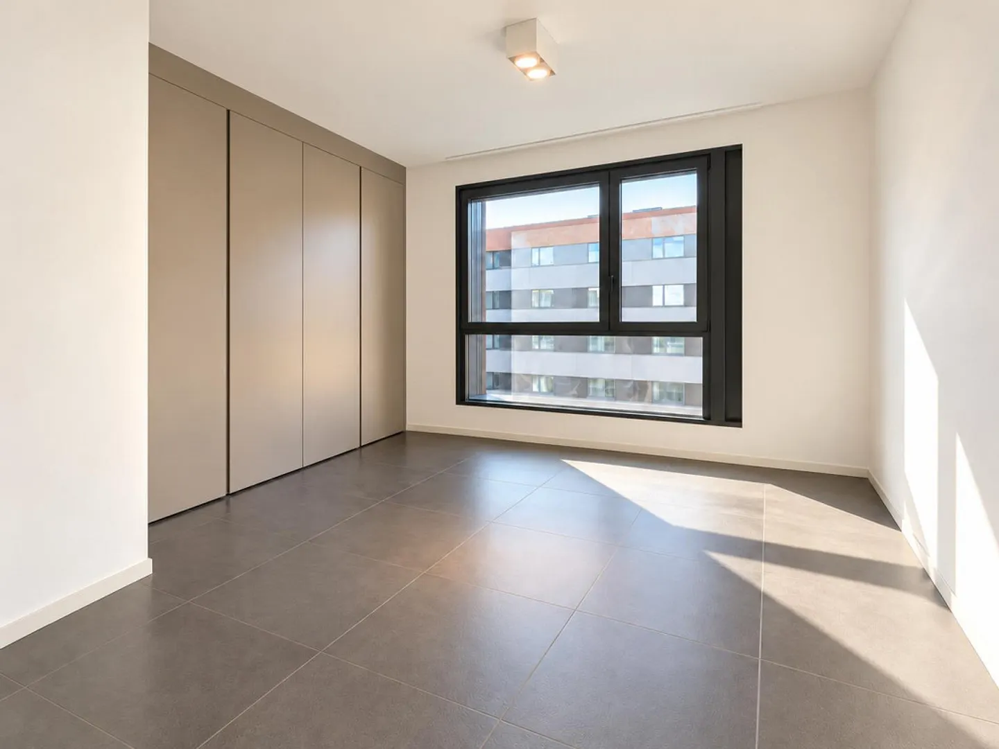 Elegant 3.5-room apartment with partial lake view in Paradiso - Photo 5 of 10