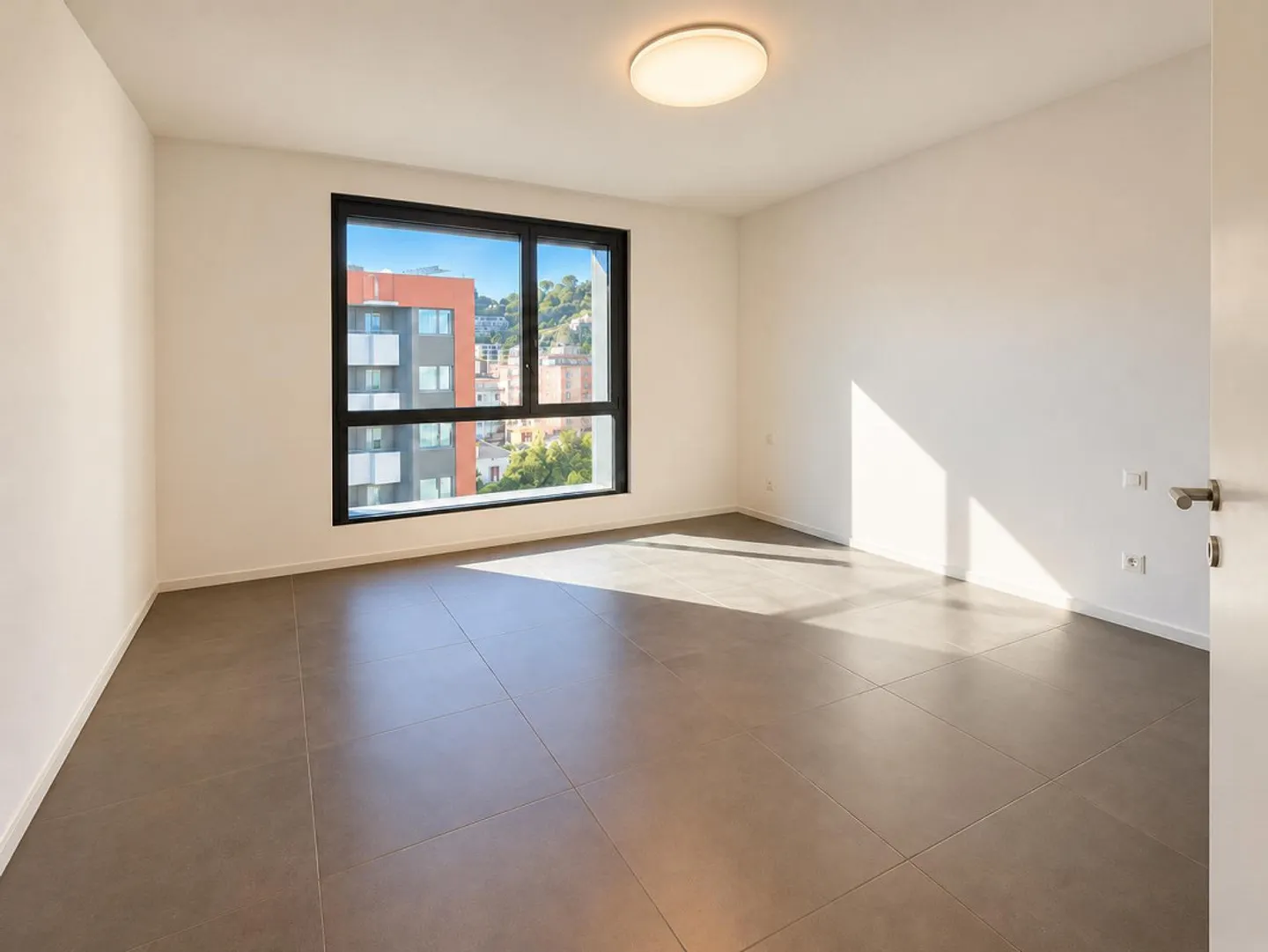 Elegant 3.5-room apartment with partial lake view in Paradiso - Photo 6 of 10