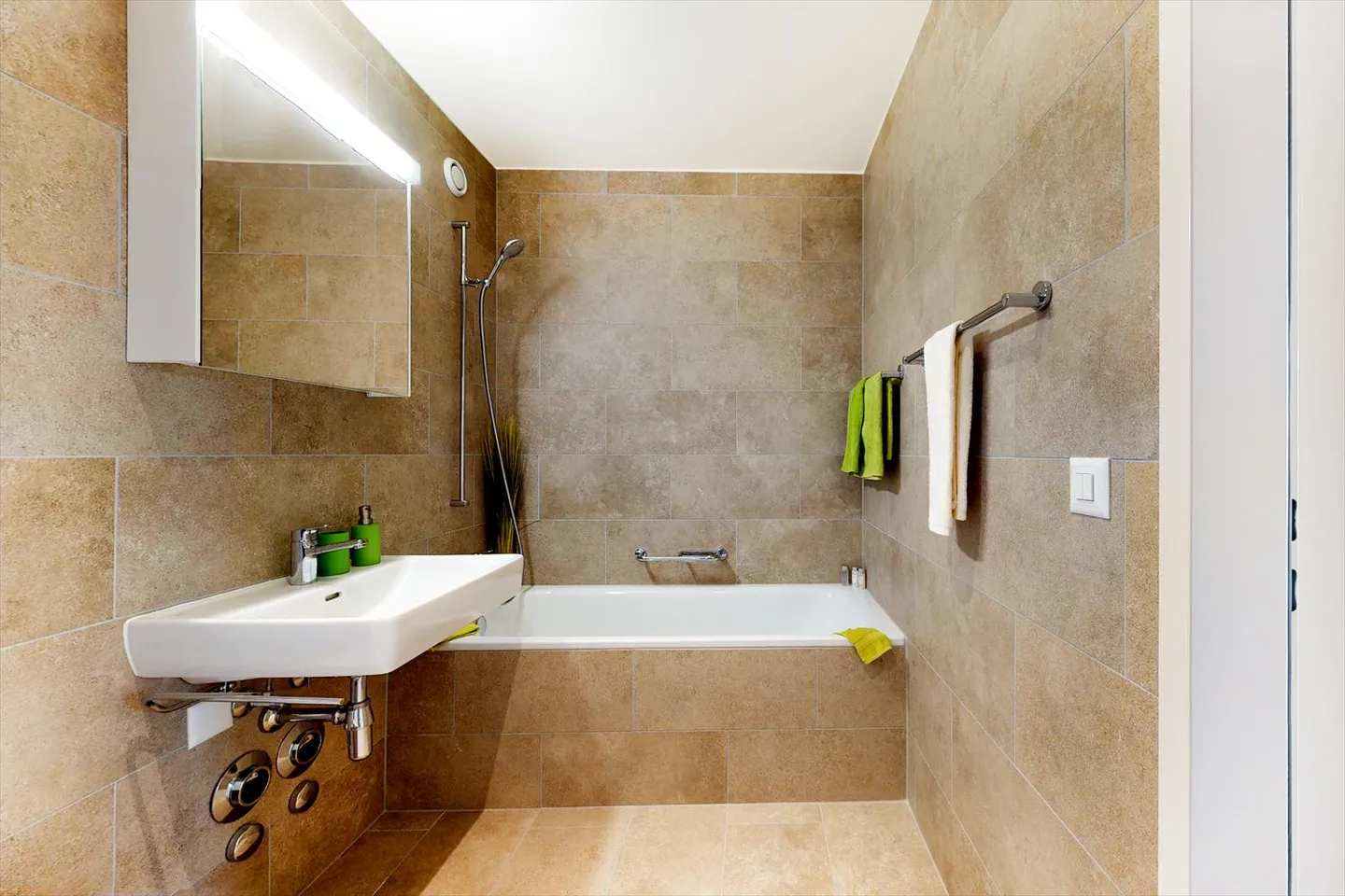 3.5 Room Apartment - Photo 5 of 5