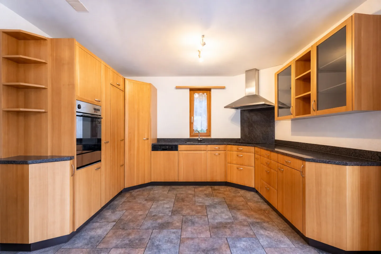 Casa unifamiliare di 6,5 stanze con molteplici possibilità - Foto 3 di 16