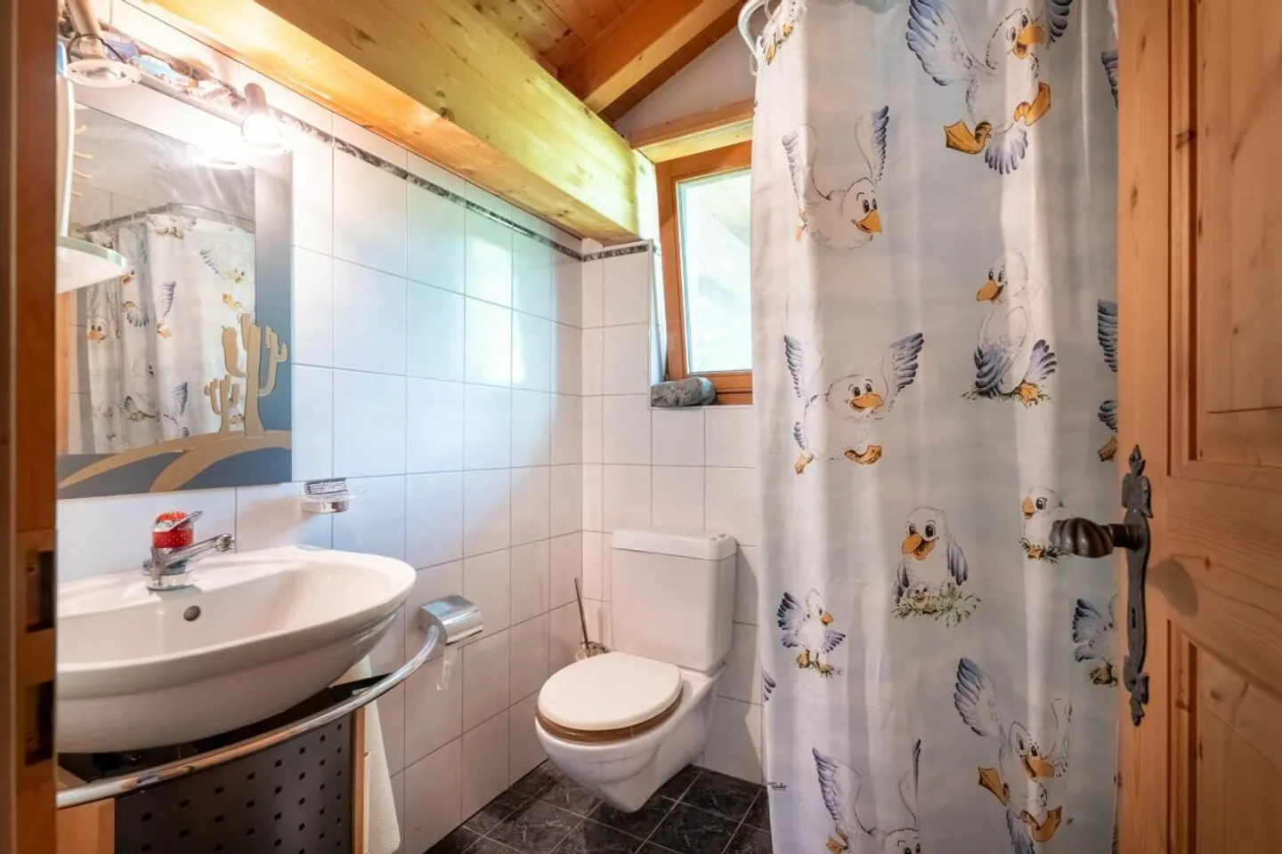 Casa unifamiliare di 6,5 stanze con molteplici possibilità - Foto 10 di 16