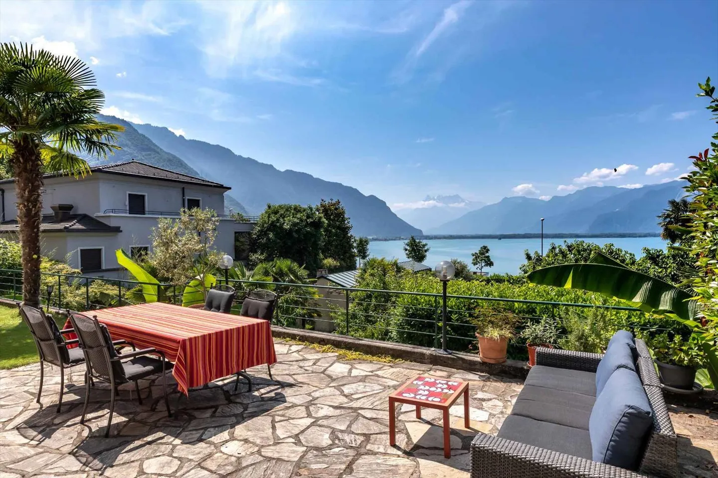 Magnifica casa con tre appartamenti e vista sul lago, vicino al centro città! - Foto 6 di 13