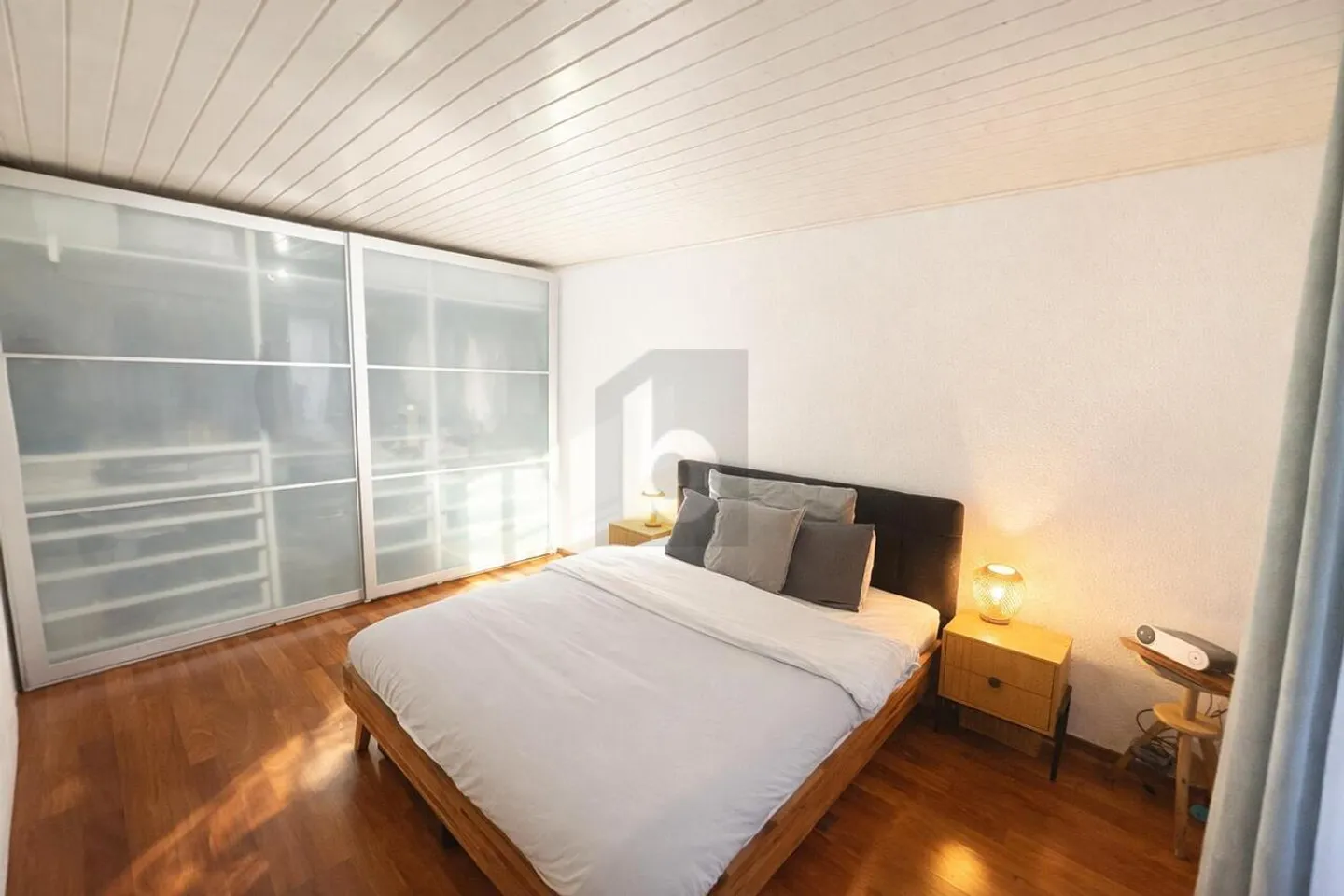 BRIGHT SPACIOUS WITH LARGE BALCONY - Photo 4 of 6