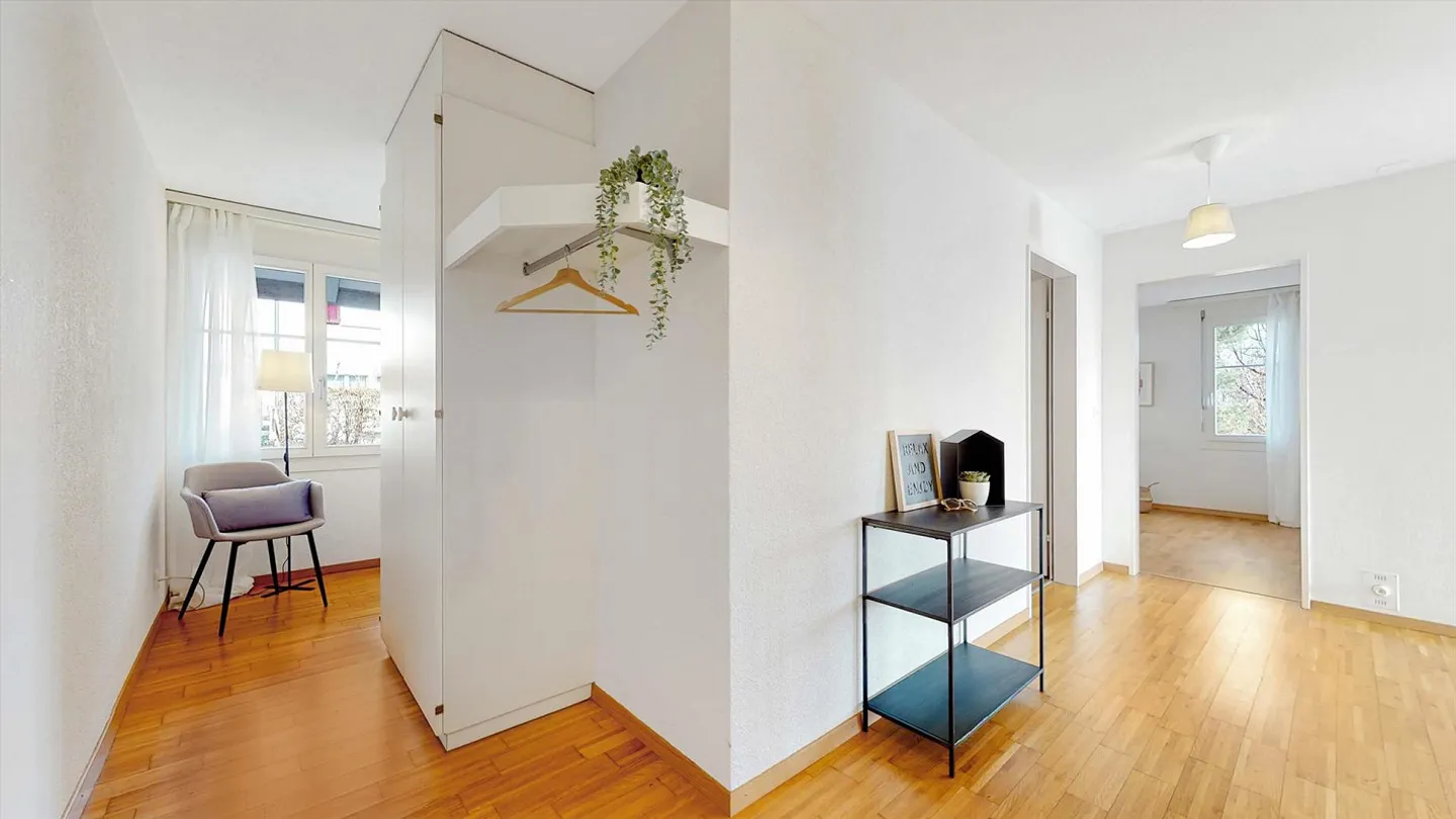 Spacious Apartment in Quiet Area - Photo 7 of 8