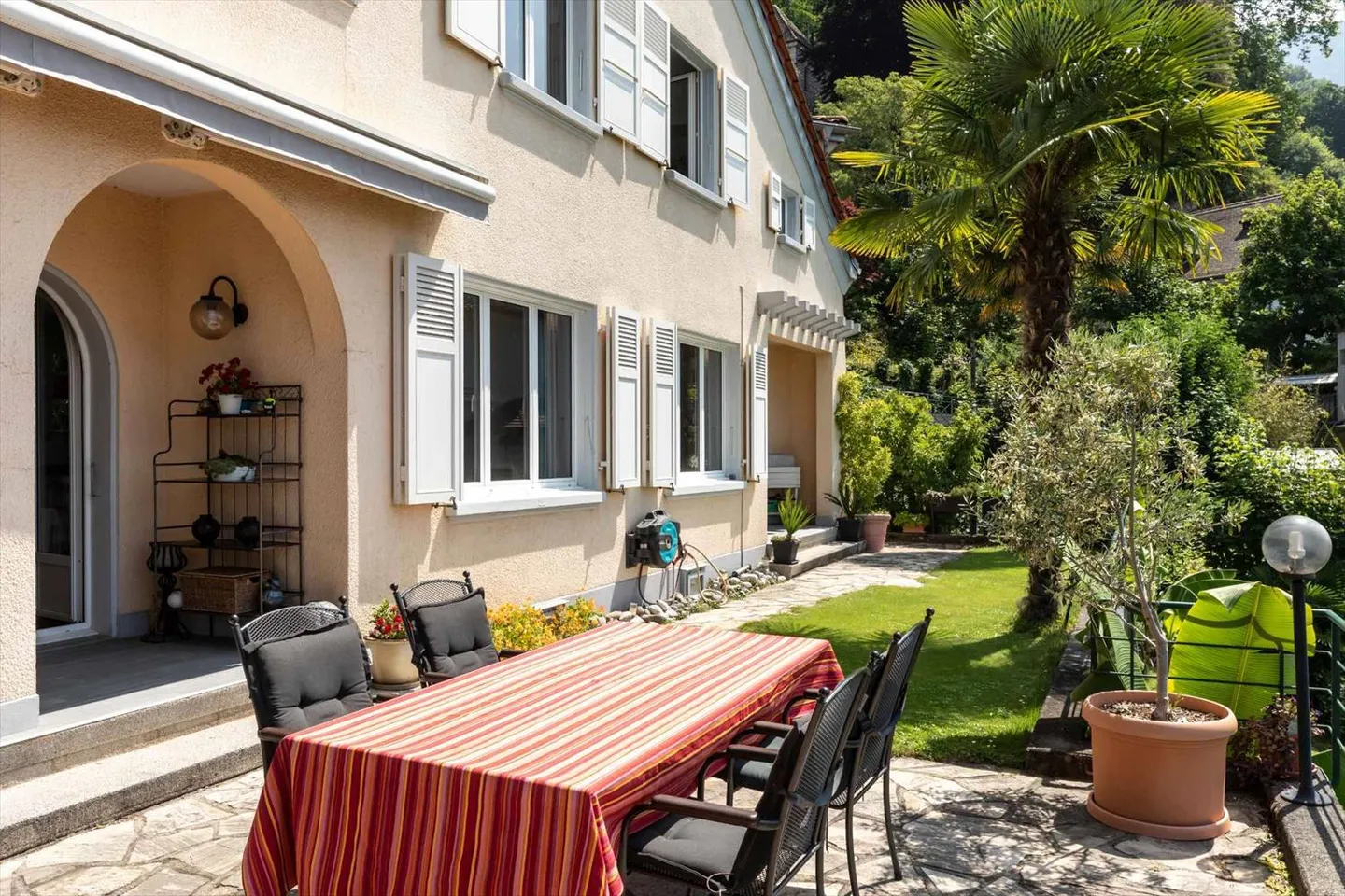 Magnifica casa con tre appartamenti e vista sul lago, vicino al centro città! - Foto 8 di 13