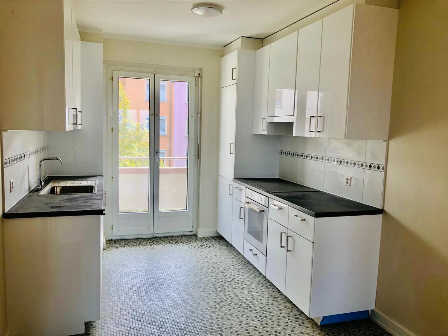 Magnifique appartement de 3 pièces, 4ème étage, env. 70 m2 - Photo 1 sur 7