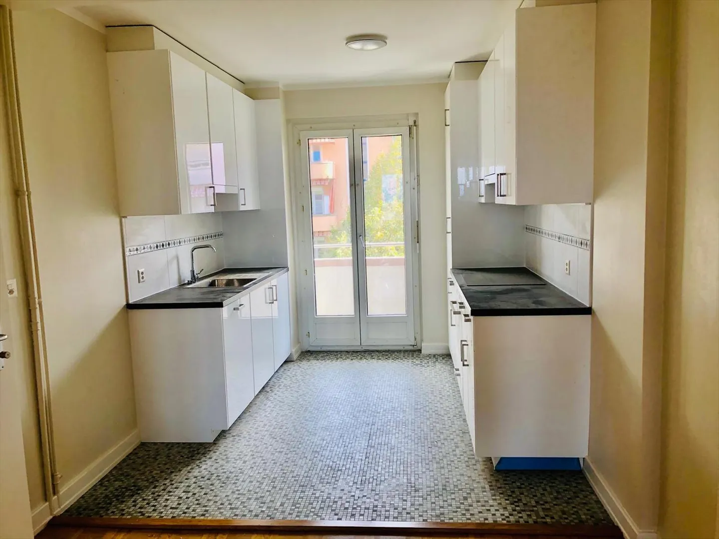 Magnifique appartement de 3 pièces, 4ème étage, env. 70 m2 - Photo 2 sur 7