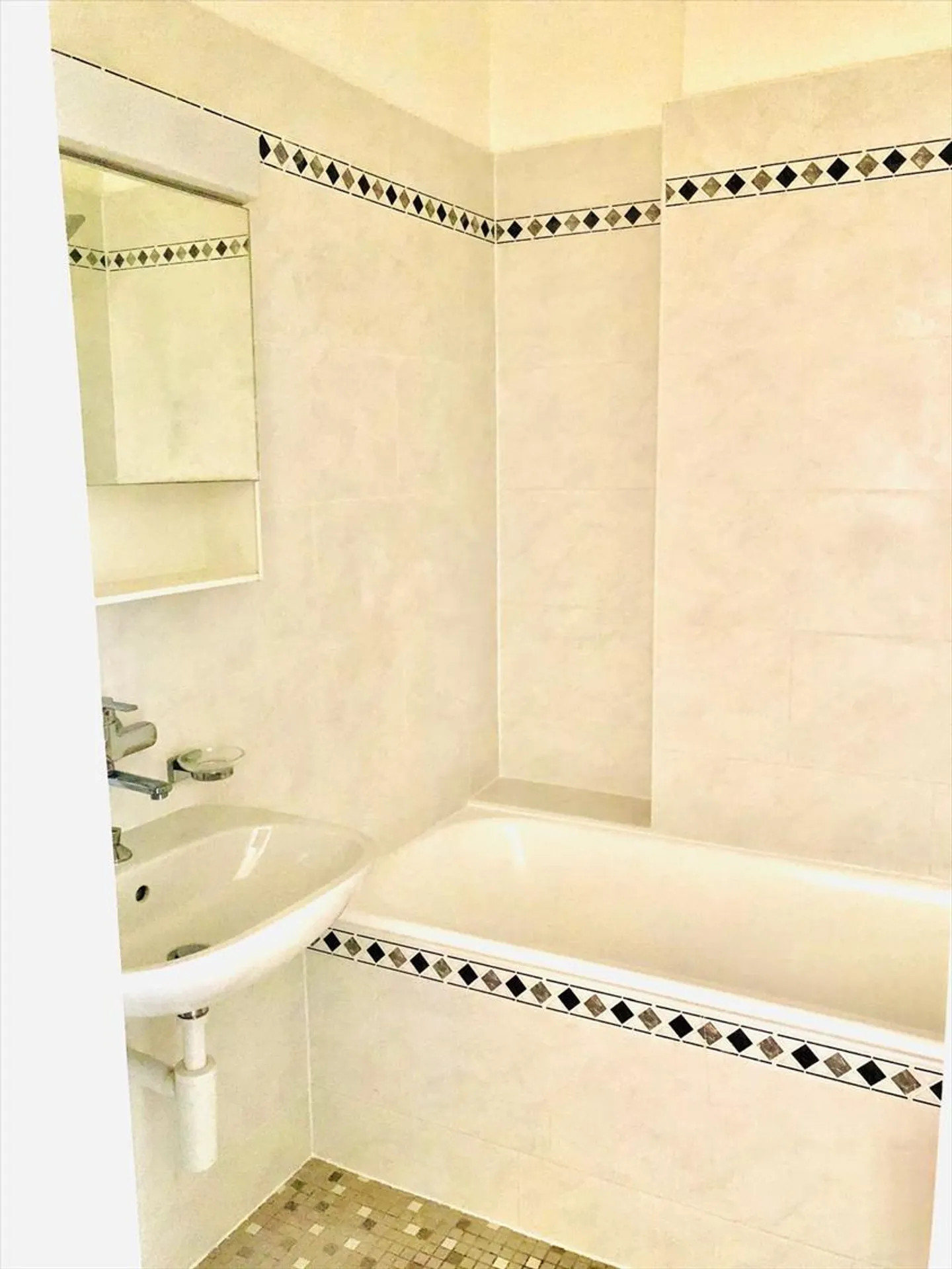 Magnifique appartement de 3 pièces, 4ème étage, env. 70 m2 - Photo 5 sur 7