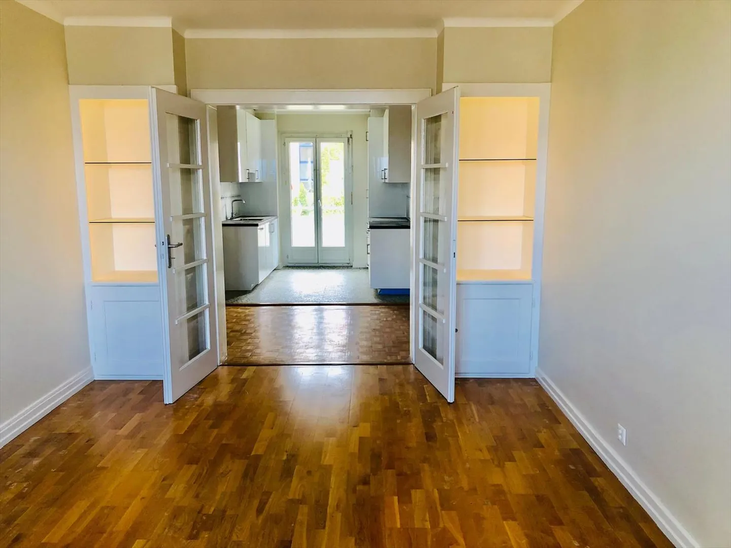 Magnifique appartement de 3 pièces, 4ème étage, env. 70 m2 - Photo 3 sur 7