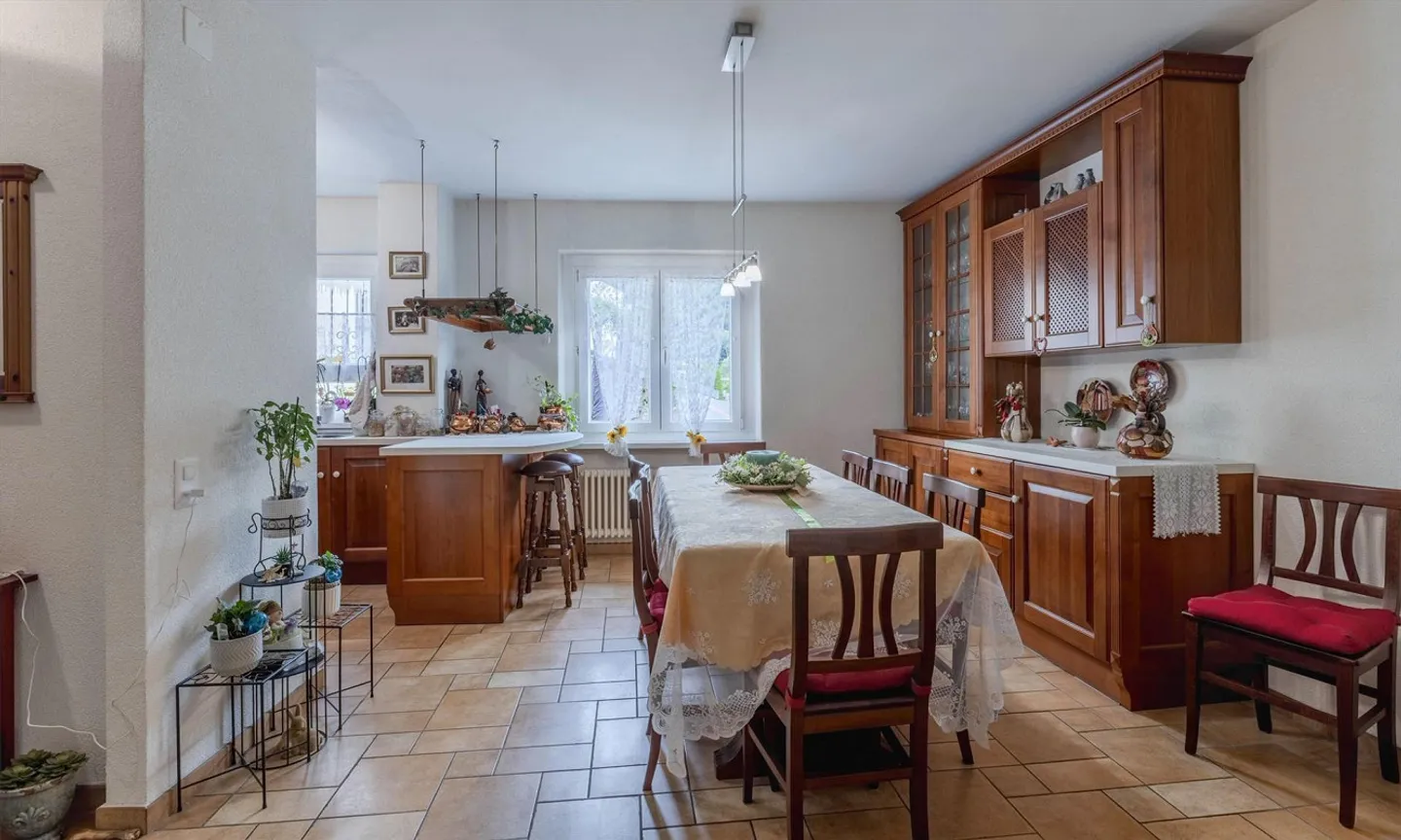 Welcome to this cozy and spacious 5.5-room house with a small garden in Medeglia - Photo 1 of 9