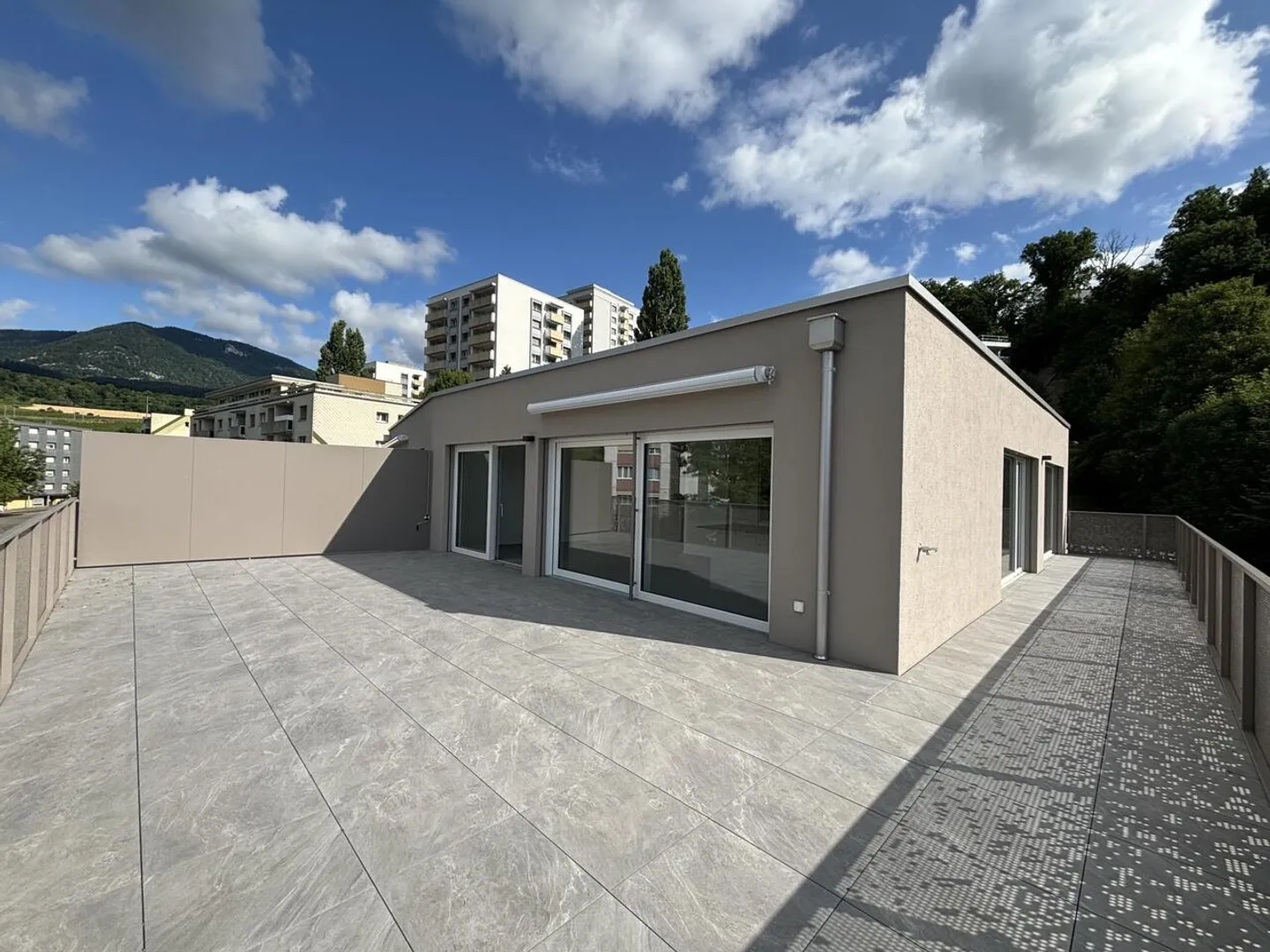 2190 - n°32 - Appartement de 3.5 pièces en attique au 3ème étage  - Photo 1 sur 7