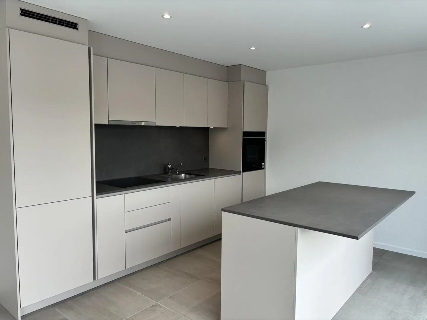 2190 - n°32 - Appartement de 3.5 pièces en attique au 3ème étage  - Photo 3 sur 7