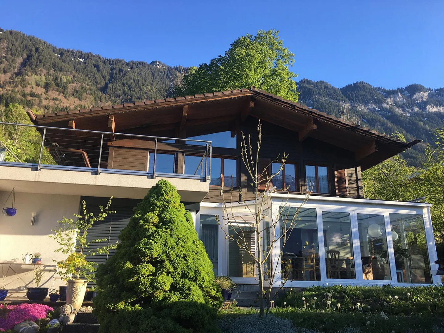 4.5 Room Apartment (Upper Half) in a Quiet Location in Ringgenberg - Photo 1 of 13