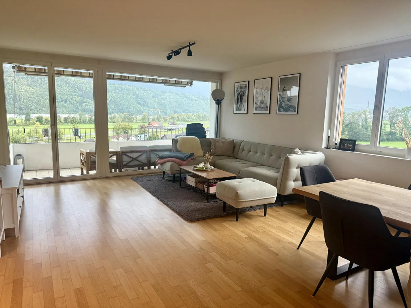 Vivere con una vista mozzafiato sulle montagne e sul lago - Foto 1 di 4