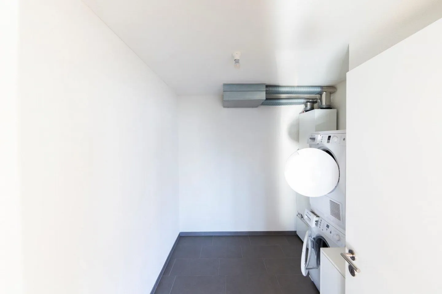 Rent without deposit - Apartment is looking for you! - Photo 2 of 7