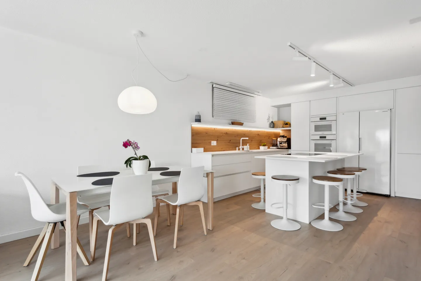 Exklusives Duplex im Erdgeschoss mit direktem Zugang zum See - Foto 4 von 10