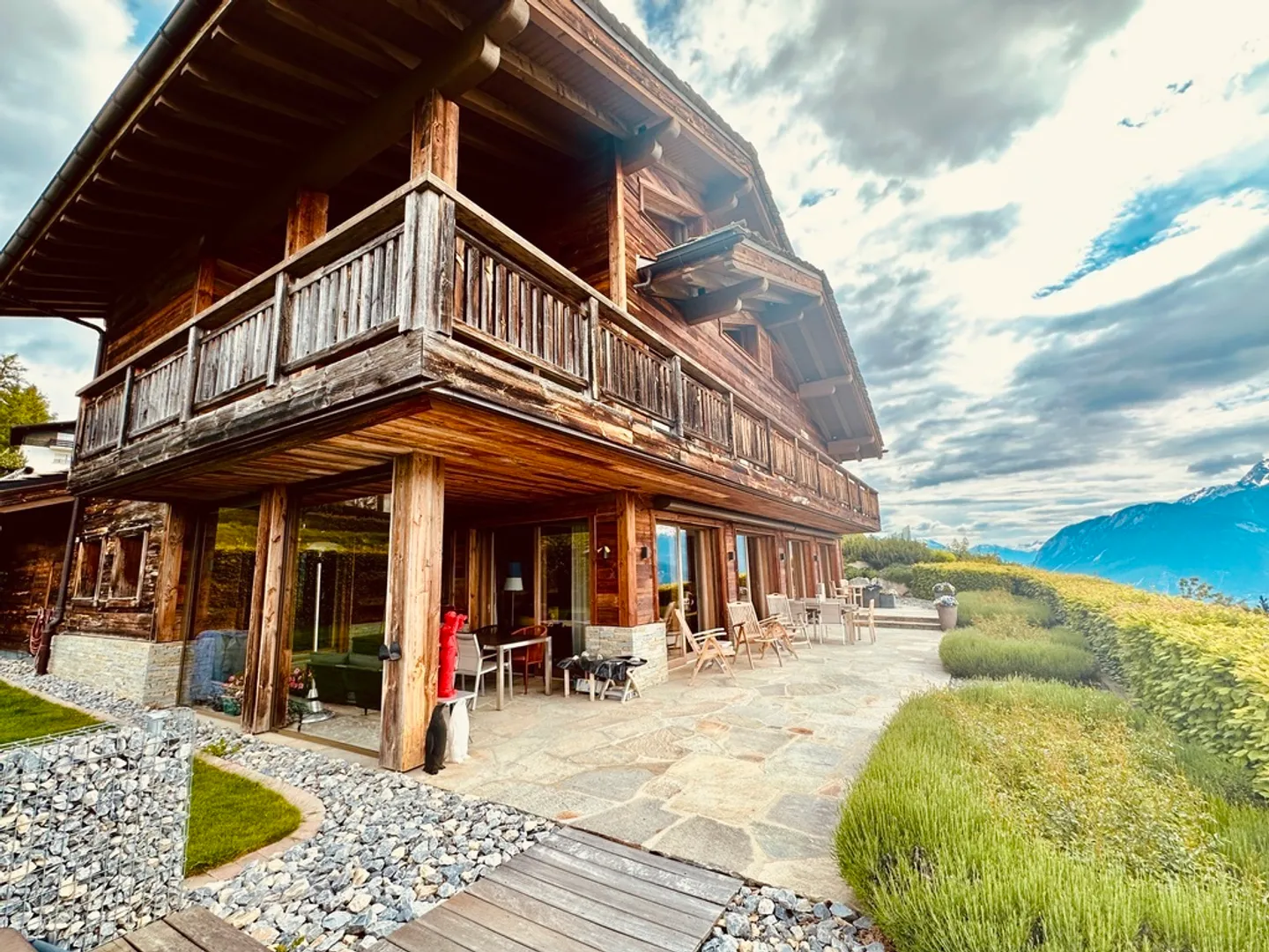 Magnifico chalet sulle alture di Lens - Foto 1 di 17