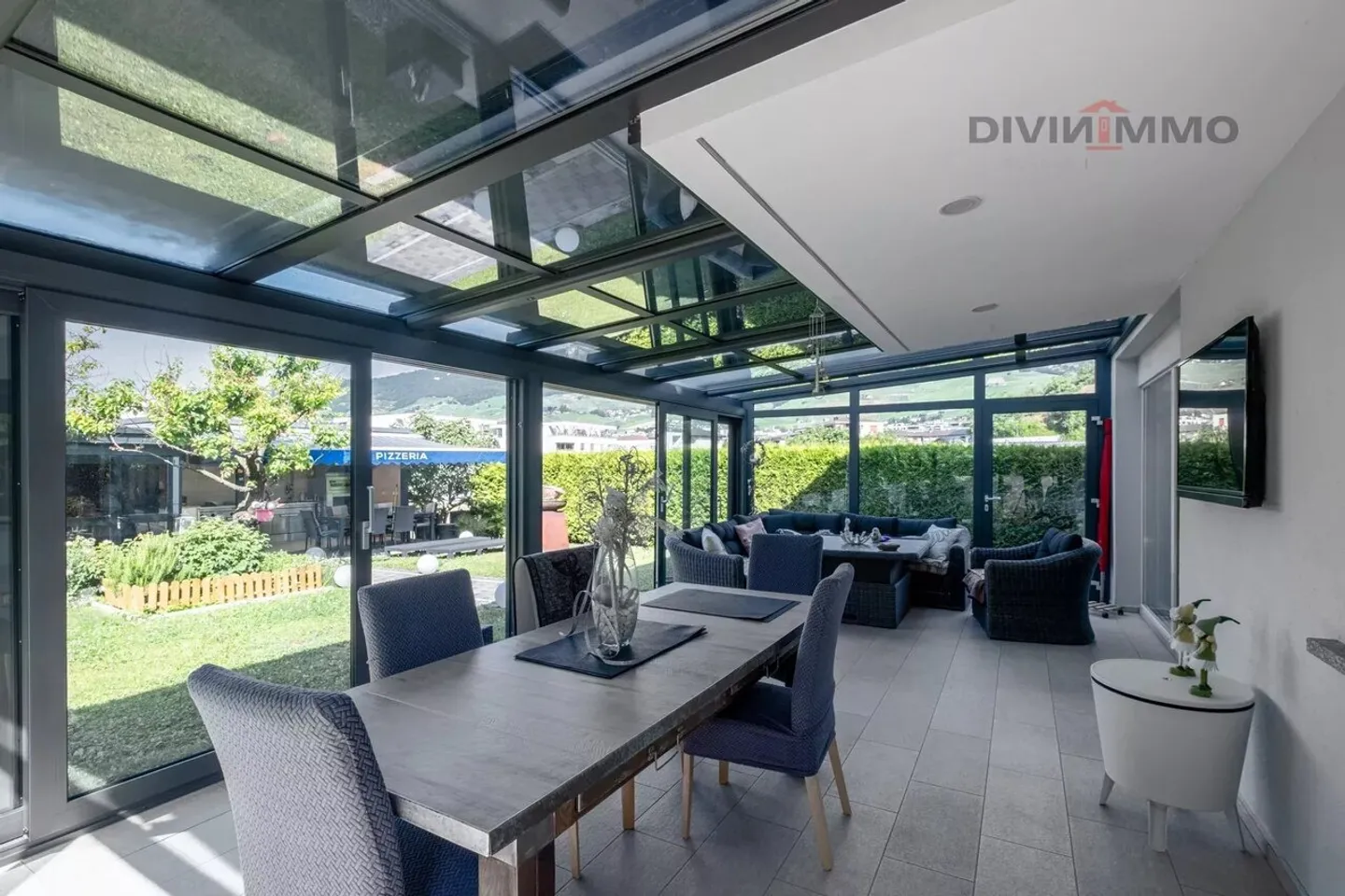 Schöne 5,5-Zimmer-Villa mit einem Zimmer/Schlafzimmer mit Küche - Foto 4 von 13