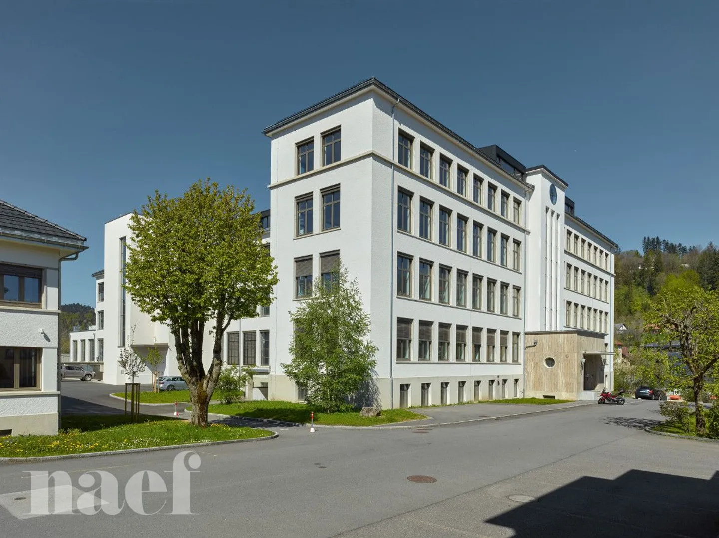 Local de 195m2 dans une usine commerciale - Photo 2 sur 5