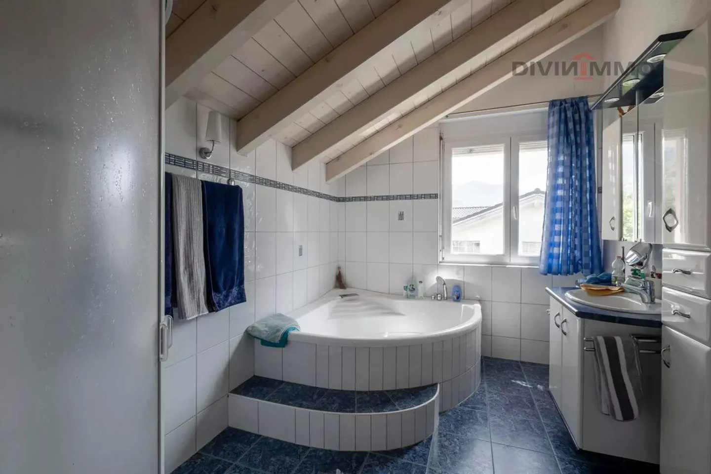 Schöne 5,5-Zimmer-Villa mit einem Zimmer/Schlafzimmer mit Küche - Foto 11 von 13