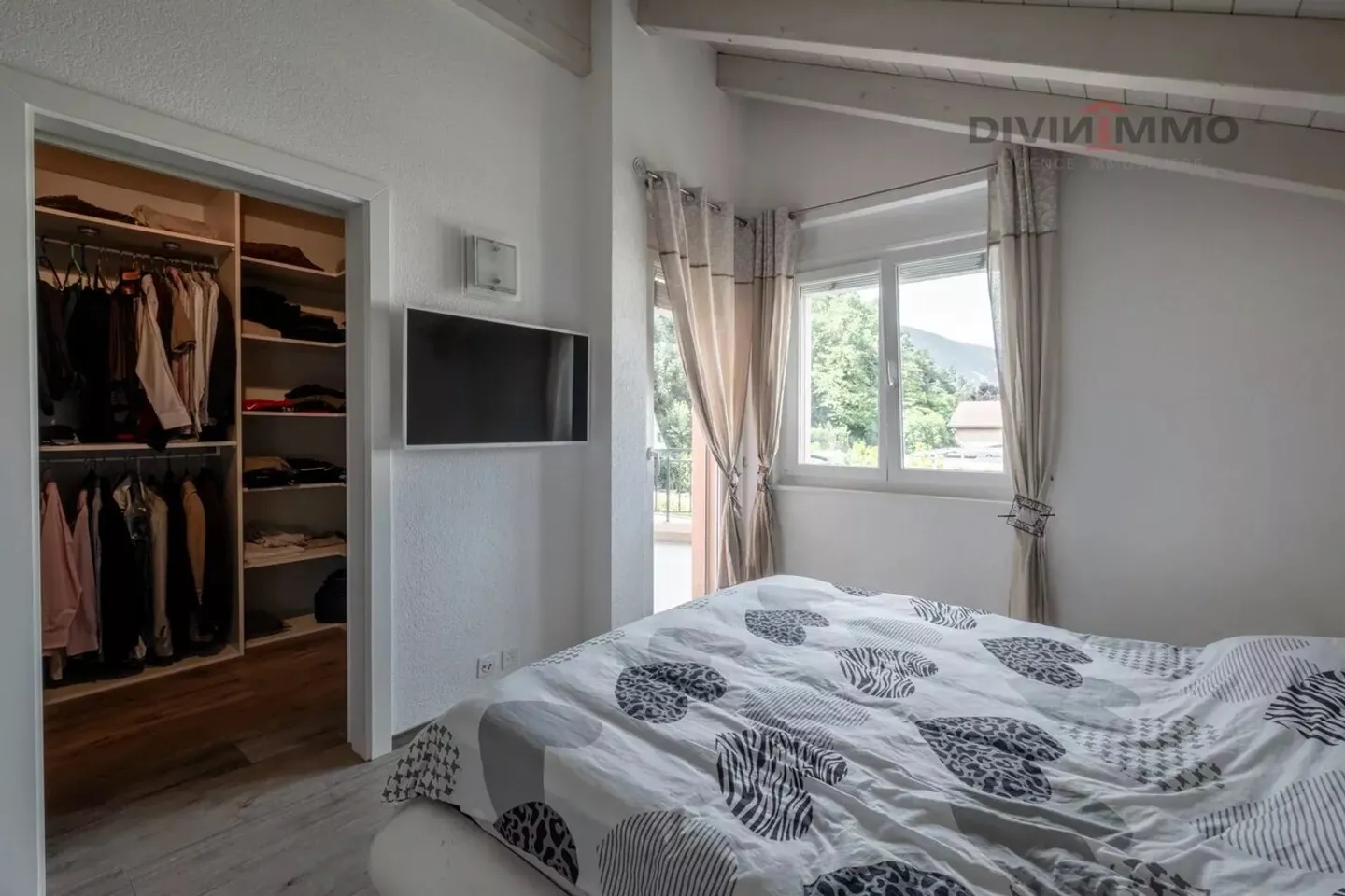 Schöne 5,5-Zimmer-Villa mit einem Zimmer/Schlafzimmer mit Küche - Foto 10 von 13