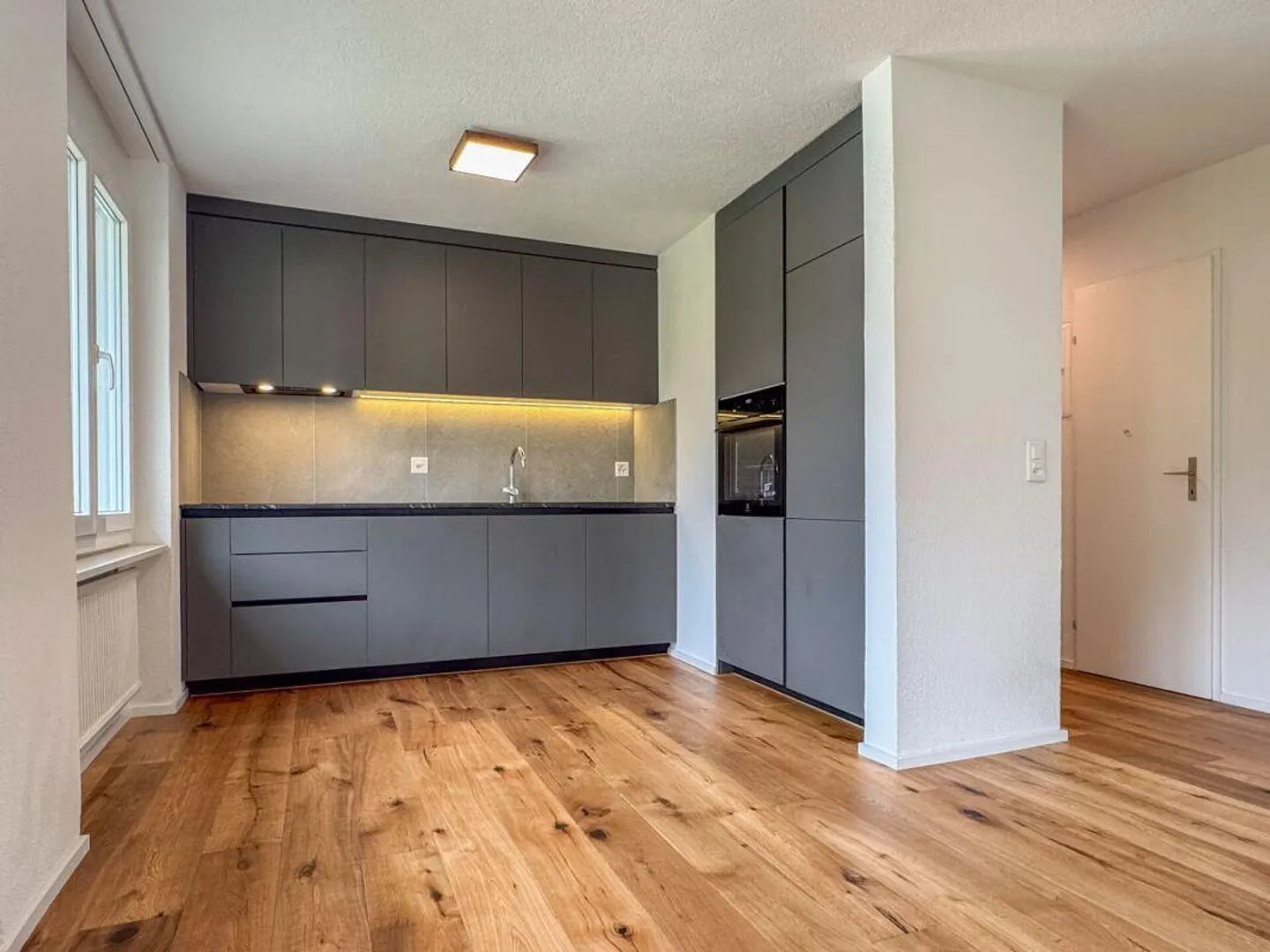 Nuovo comfort abitativo nel verde - appartamento ristrutturato di 4,5 stanze con vista - Foto 1 di 10