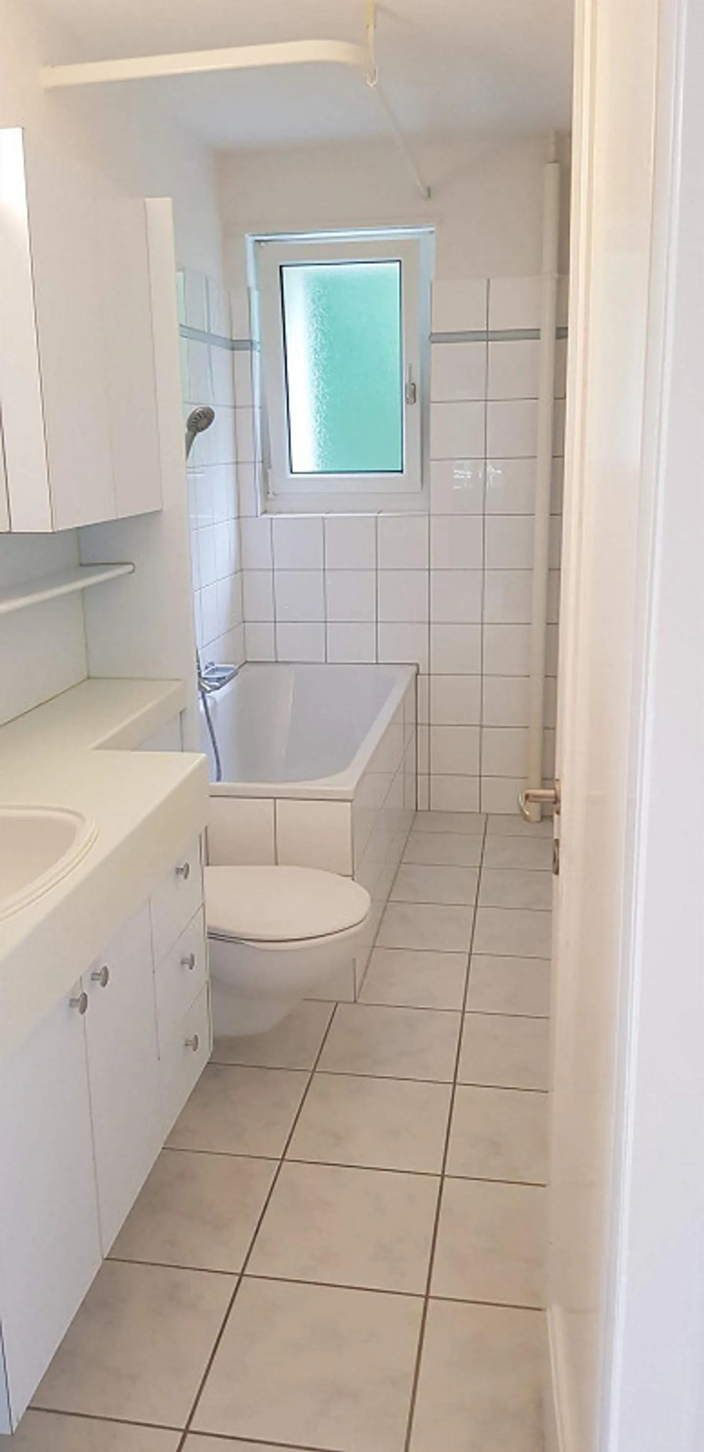 Appartement 3.5 pièces, très central et pourtant situé au calme - Photo 3 sur 14