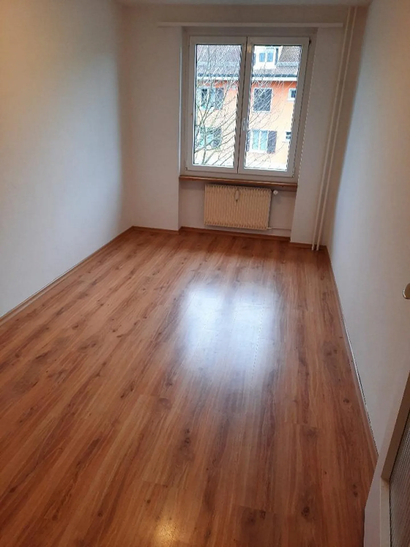 Appartamento luminoso 4 stanze 80m2 CHF 1.280 con giardino (7-1.OG.L) - Foto 9 di 16