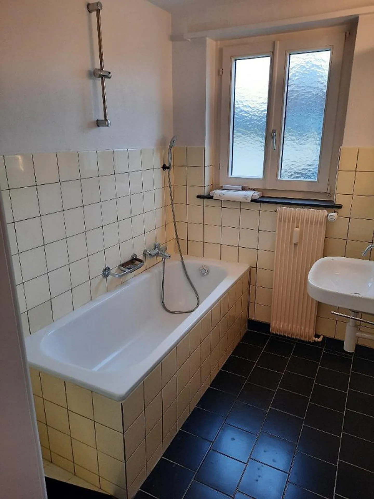Appartamento luminoso 4 stanze 80m2 CHF 1.280 con giardino (7-1.OG.L) - Foto 12 di 16